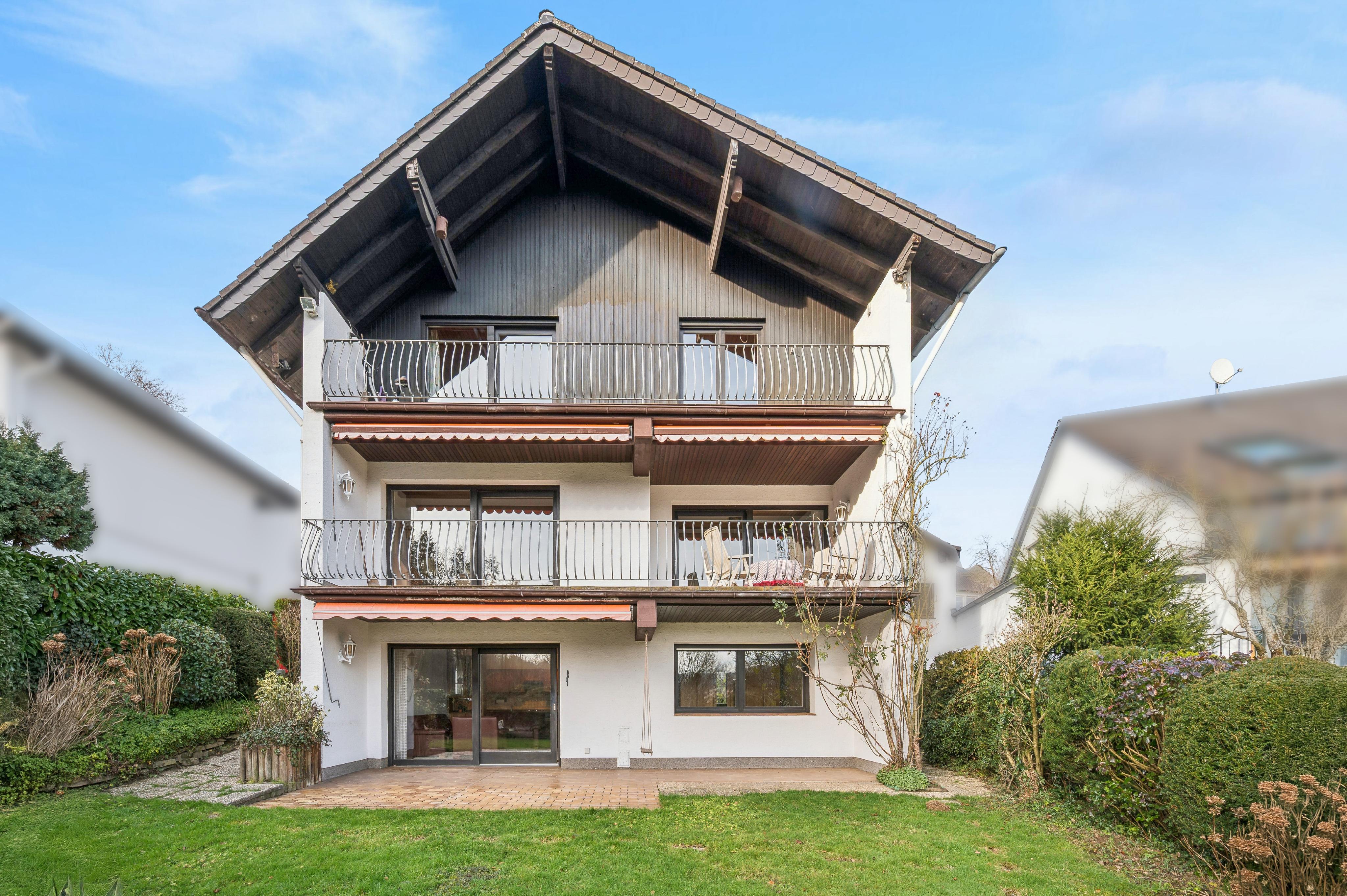 Großzügiges Einfamilienhaus mit unverbaubarem Weitblick in Overath