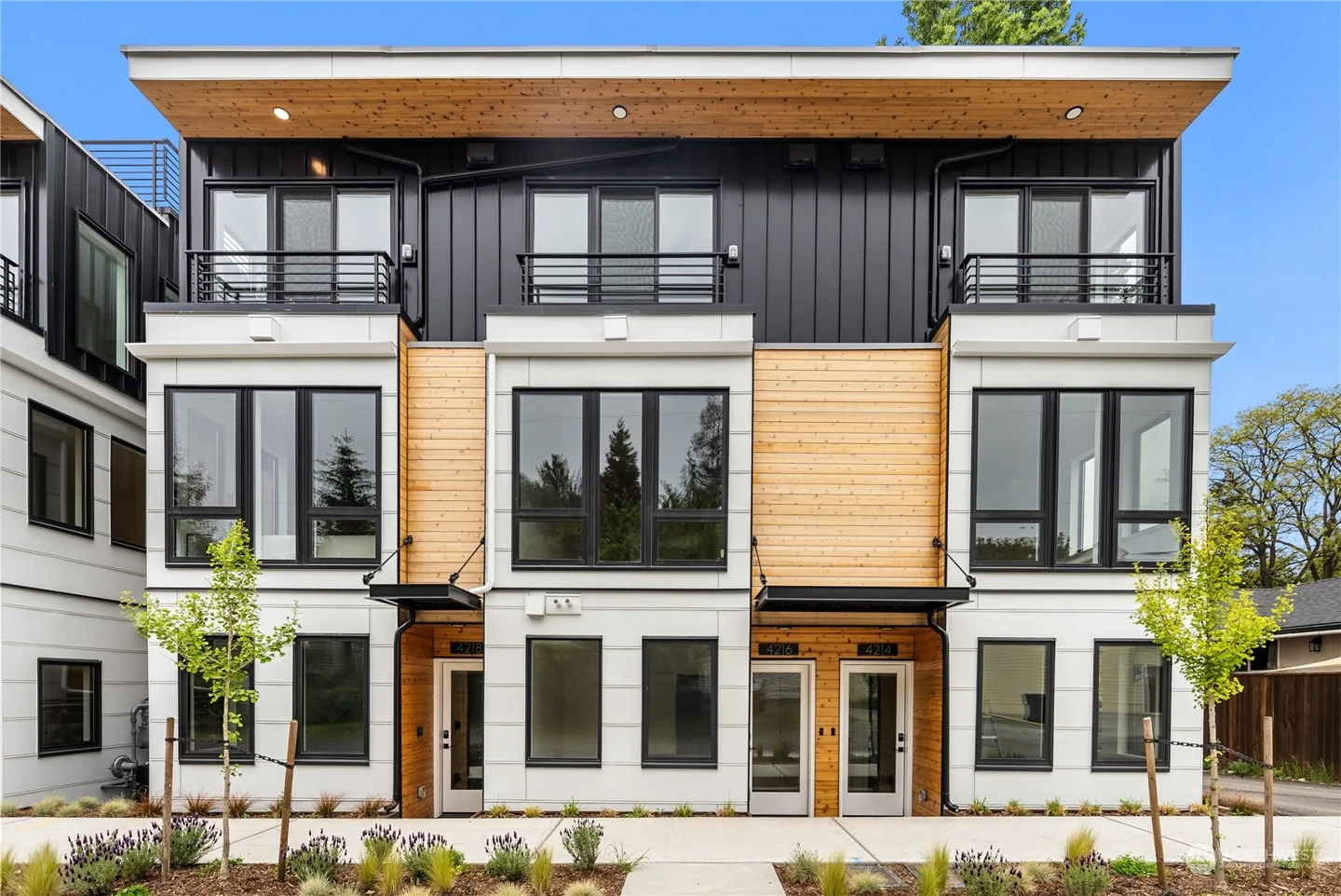 New West Seattle Townhome in Quiet Setting