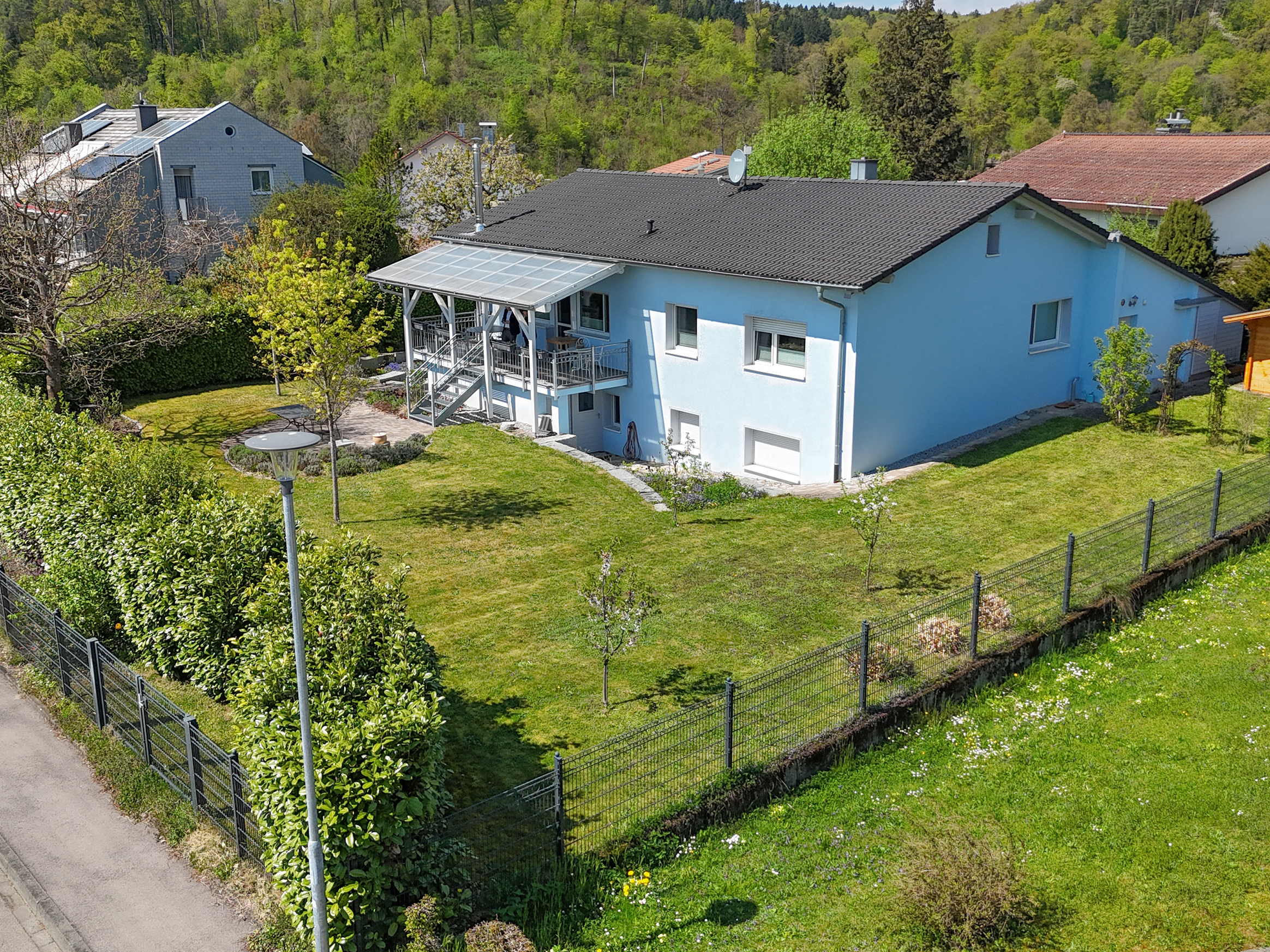 Exklusiver Bungalow mit Einliegerwohnung