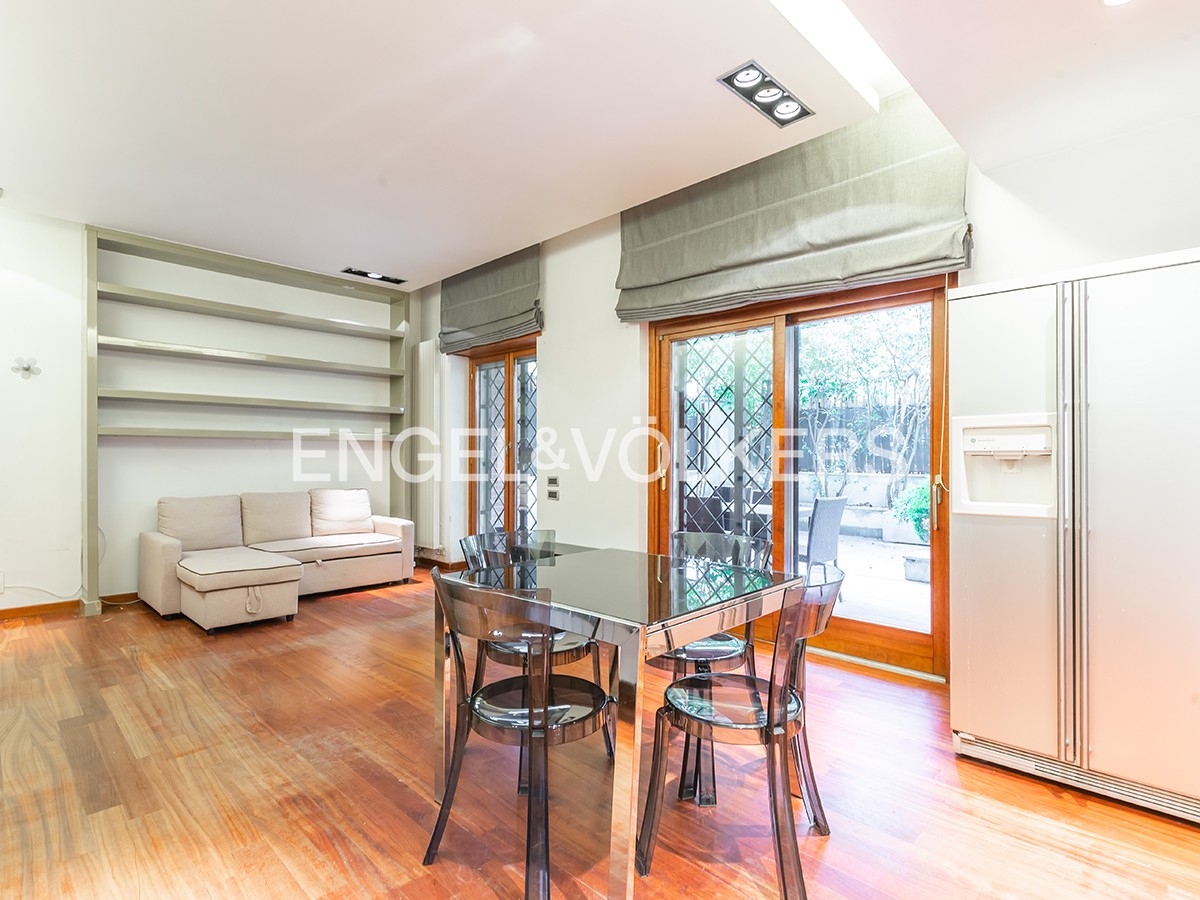EUR 4-room with garden, garage and parking space