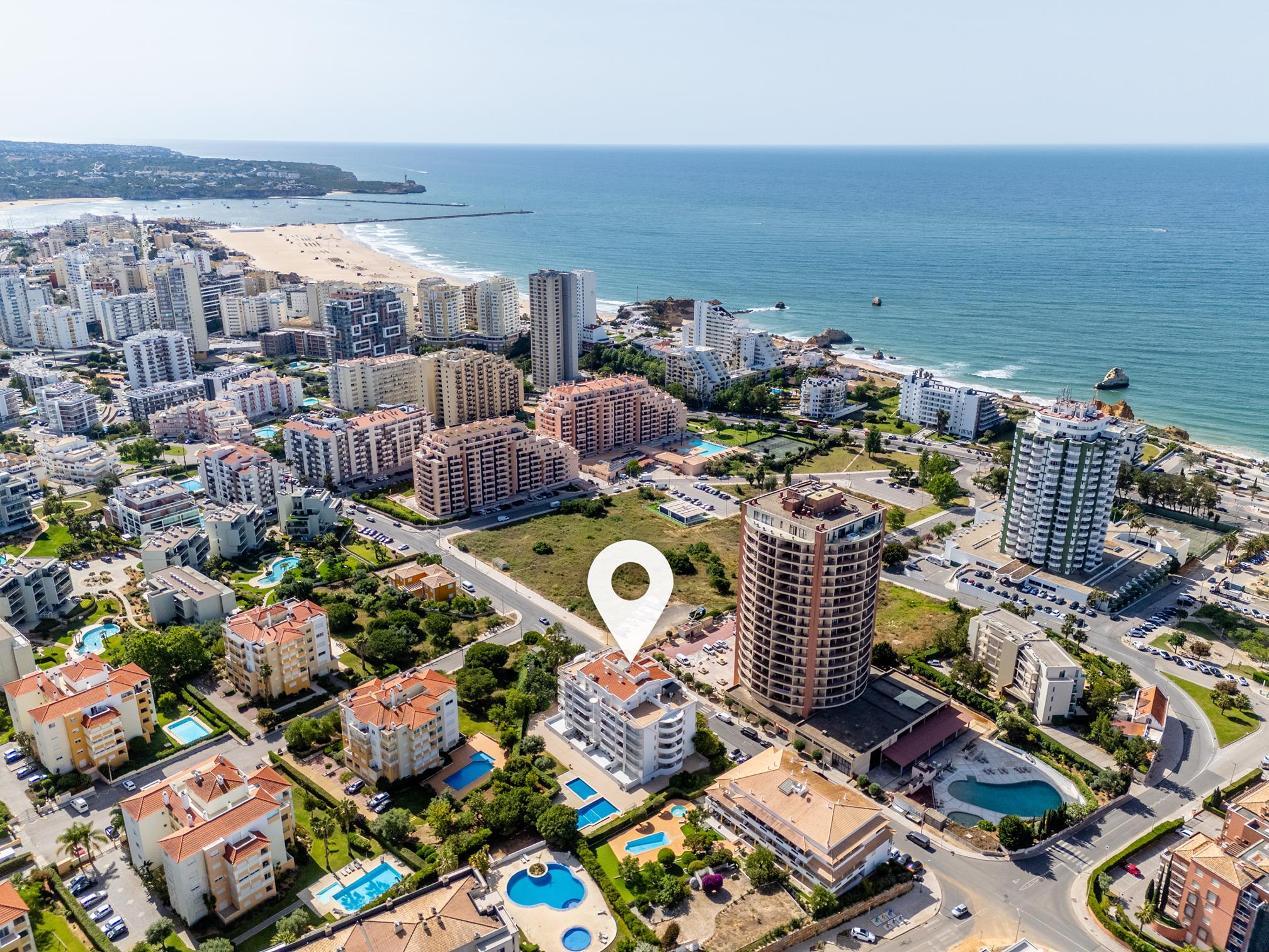 T1+1 a pé para a praia, com terraço e piscina