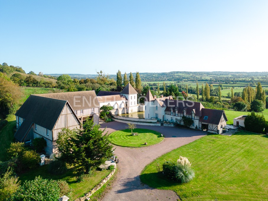 Domaine au coeur du Pays d'Auge sur 3,8 hectares
Charme et vue dégagée