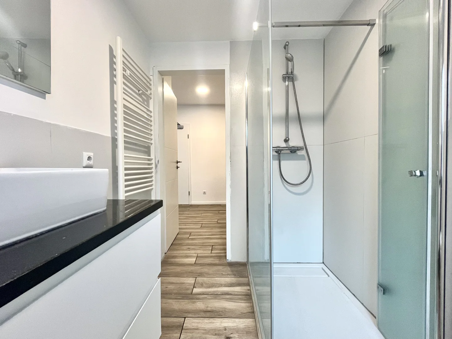 Modernisiertes 1-Zimmer-Apartment mit eigener Garage - Photo 4