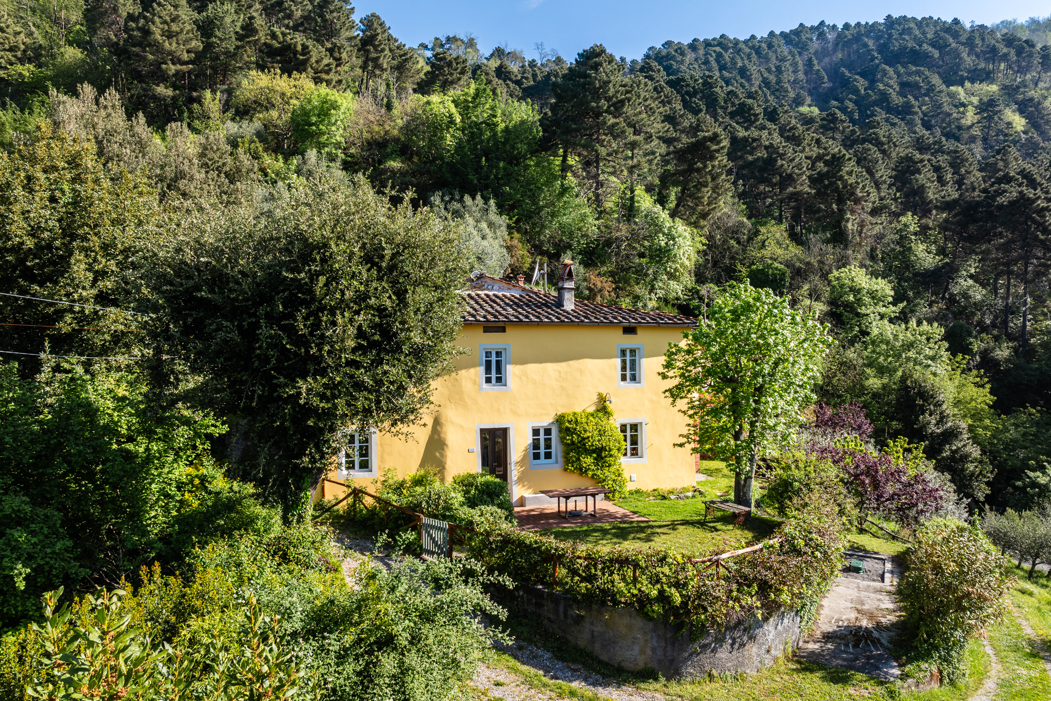 Country cottage with panoramic view in the quiet hills of Lucca
