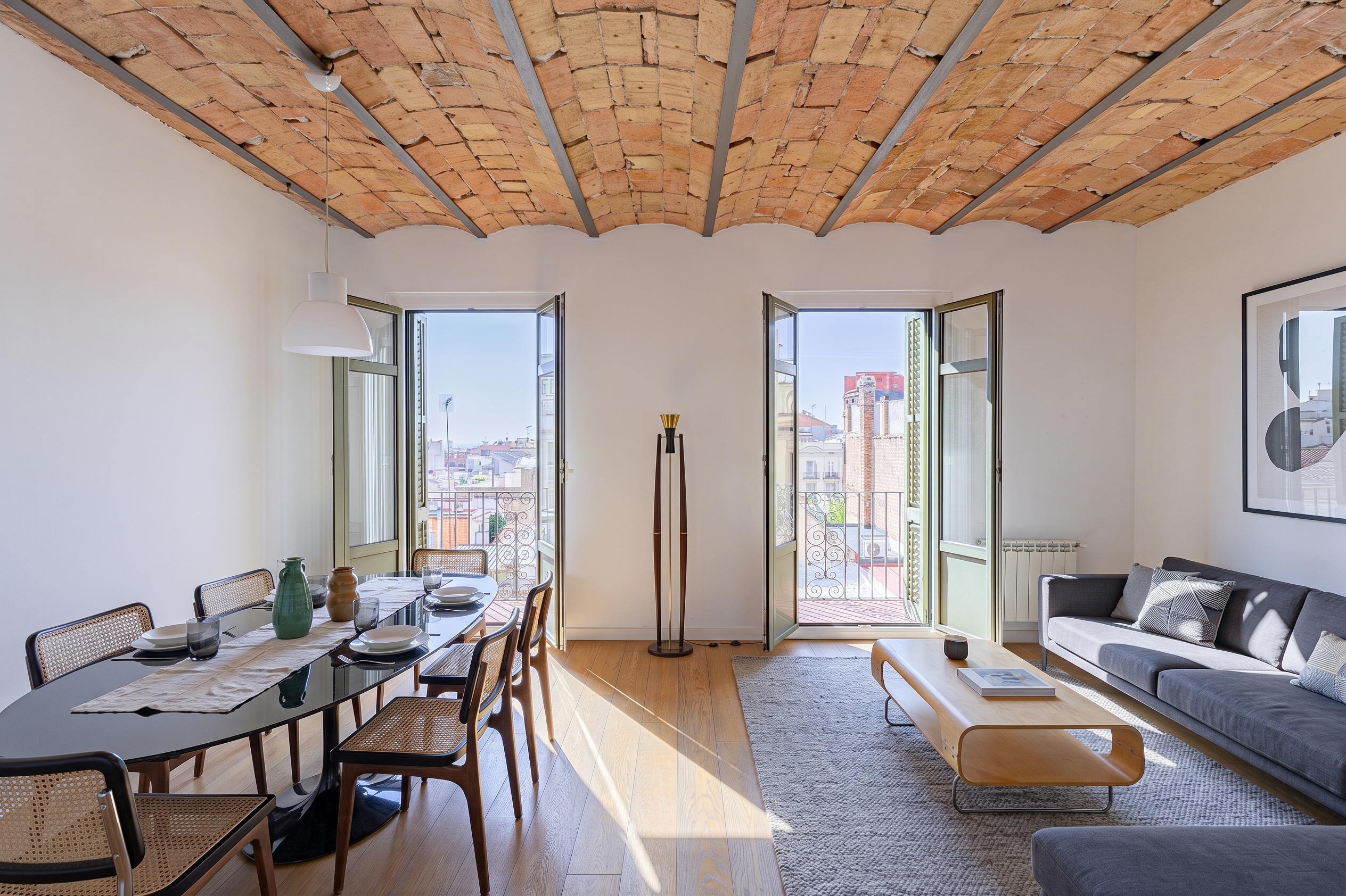 Bright, refurbished penthouse in Gràcia