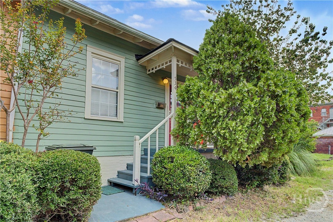 A Charming Furnished Retreat in the Victorian District