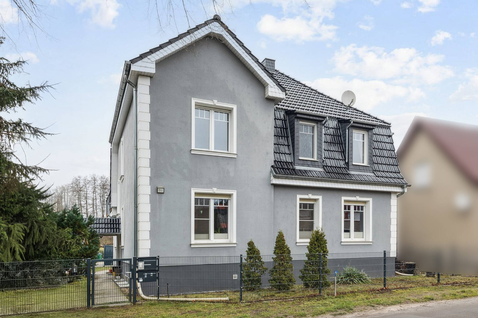 Top saniertes 2-Fam.-Haus, leerstehend zu kaufen, mit Dachterrasse & Remise