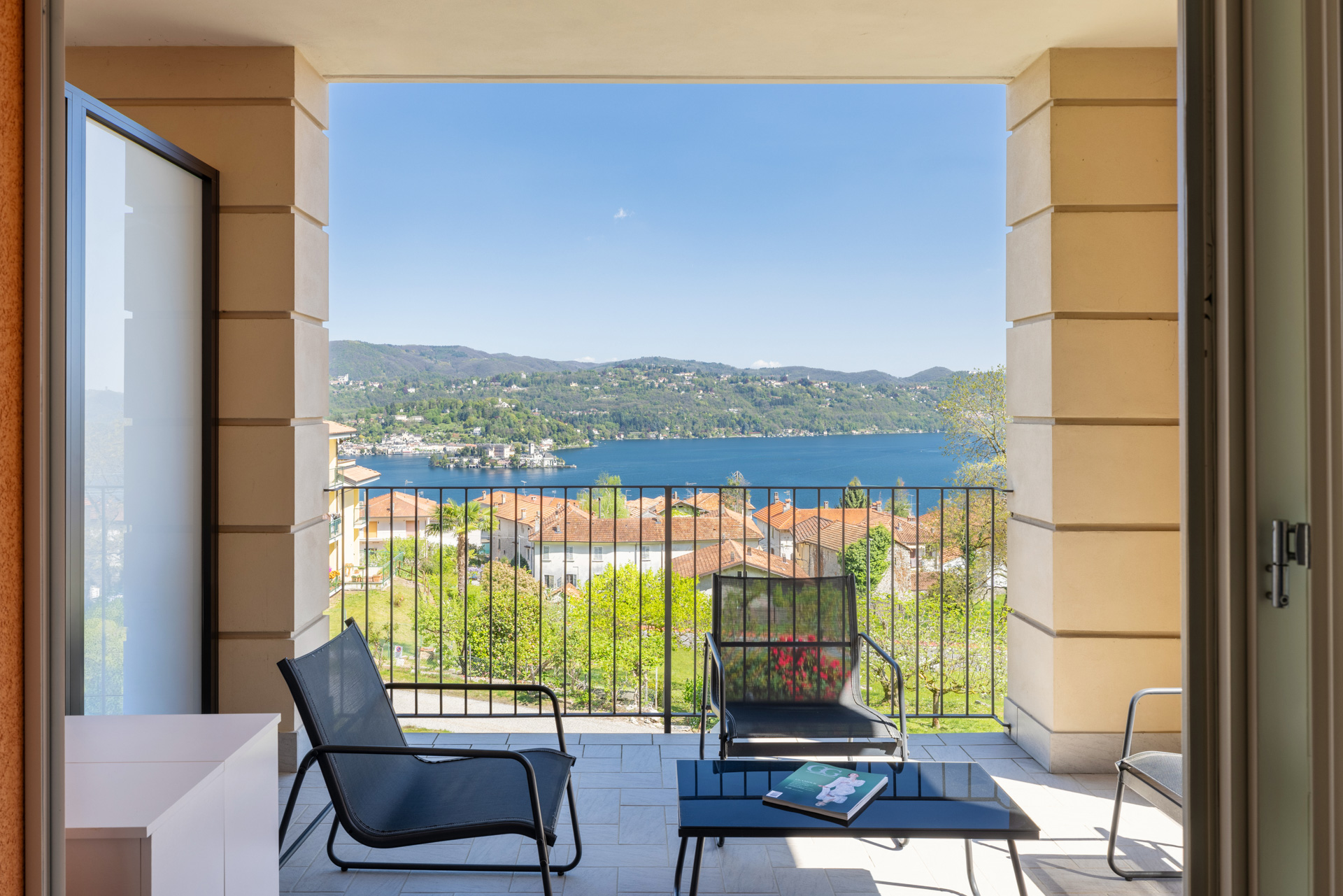 Elegant, modern apartment with a view of San Giulio Island
