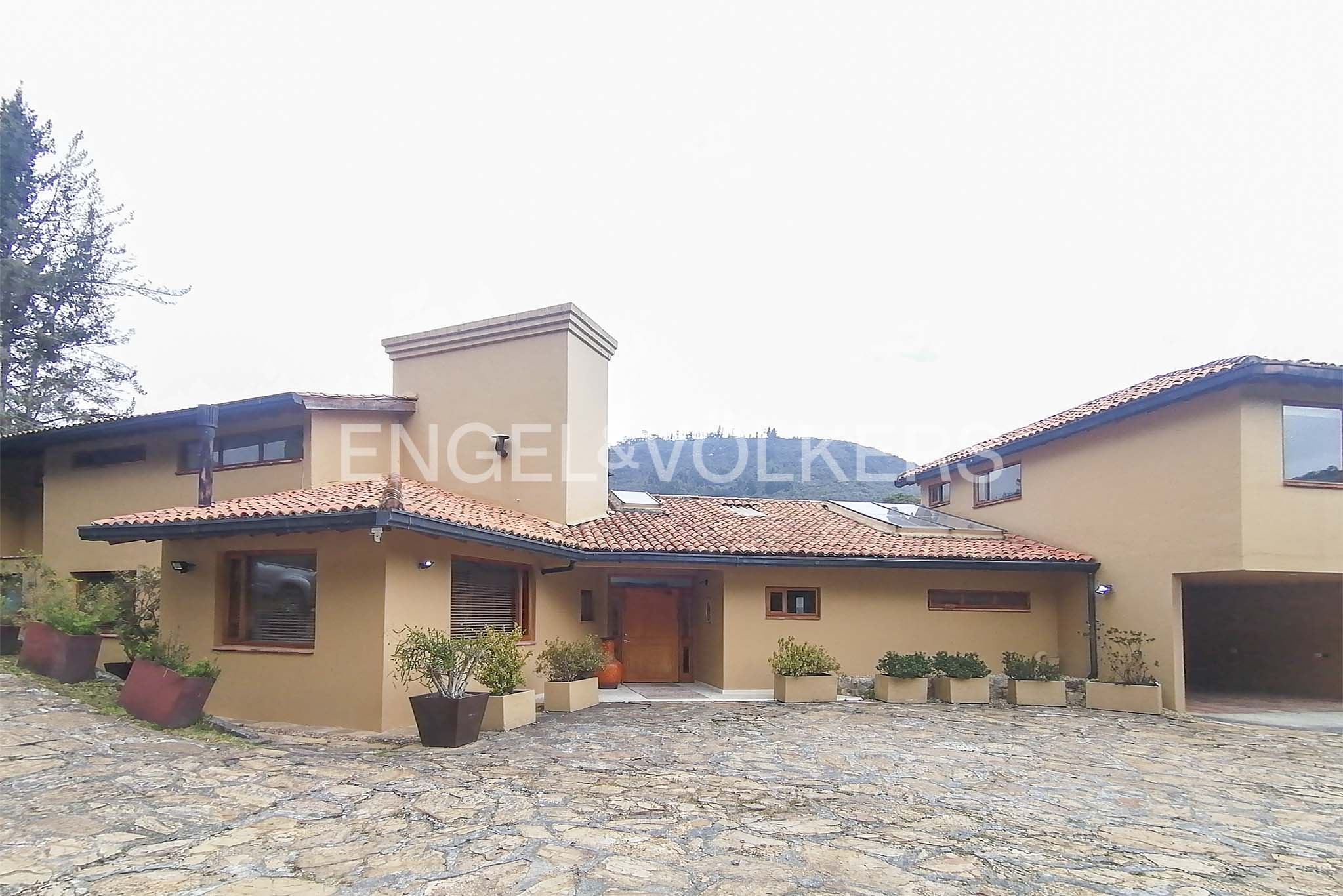 Hermosa casa campestre en la calera con amplia zona verde