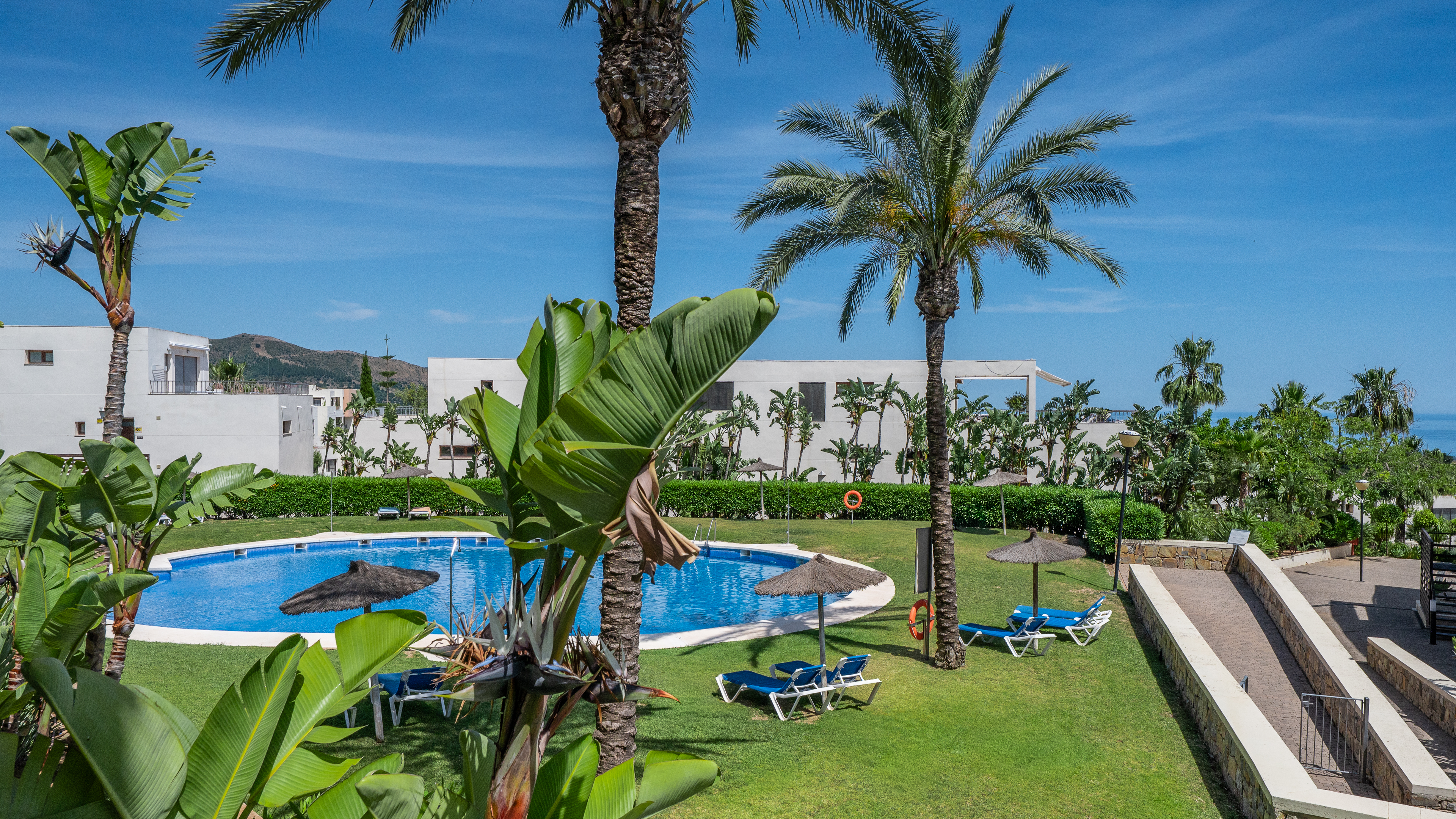 Geräumige 3-Zimmer-Wohnung mit Meerblick in Altos de Los Monteros, Marbella
