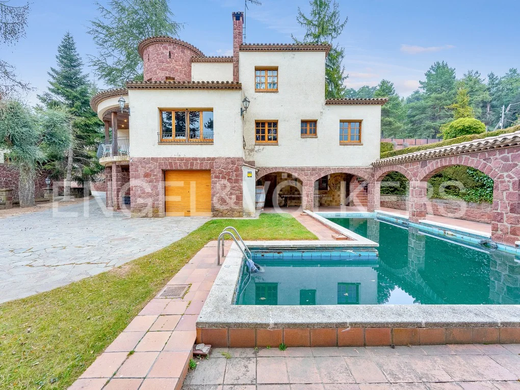 Elegant mountain villa in Prades