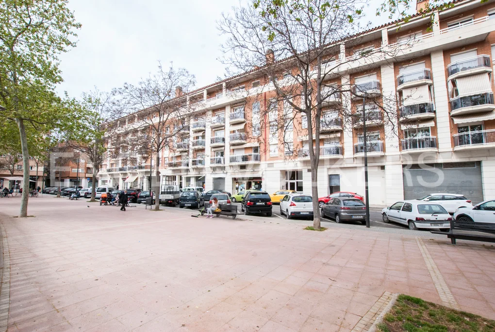Commercial premises of 3000 m2 and parking floor in the center of Reus