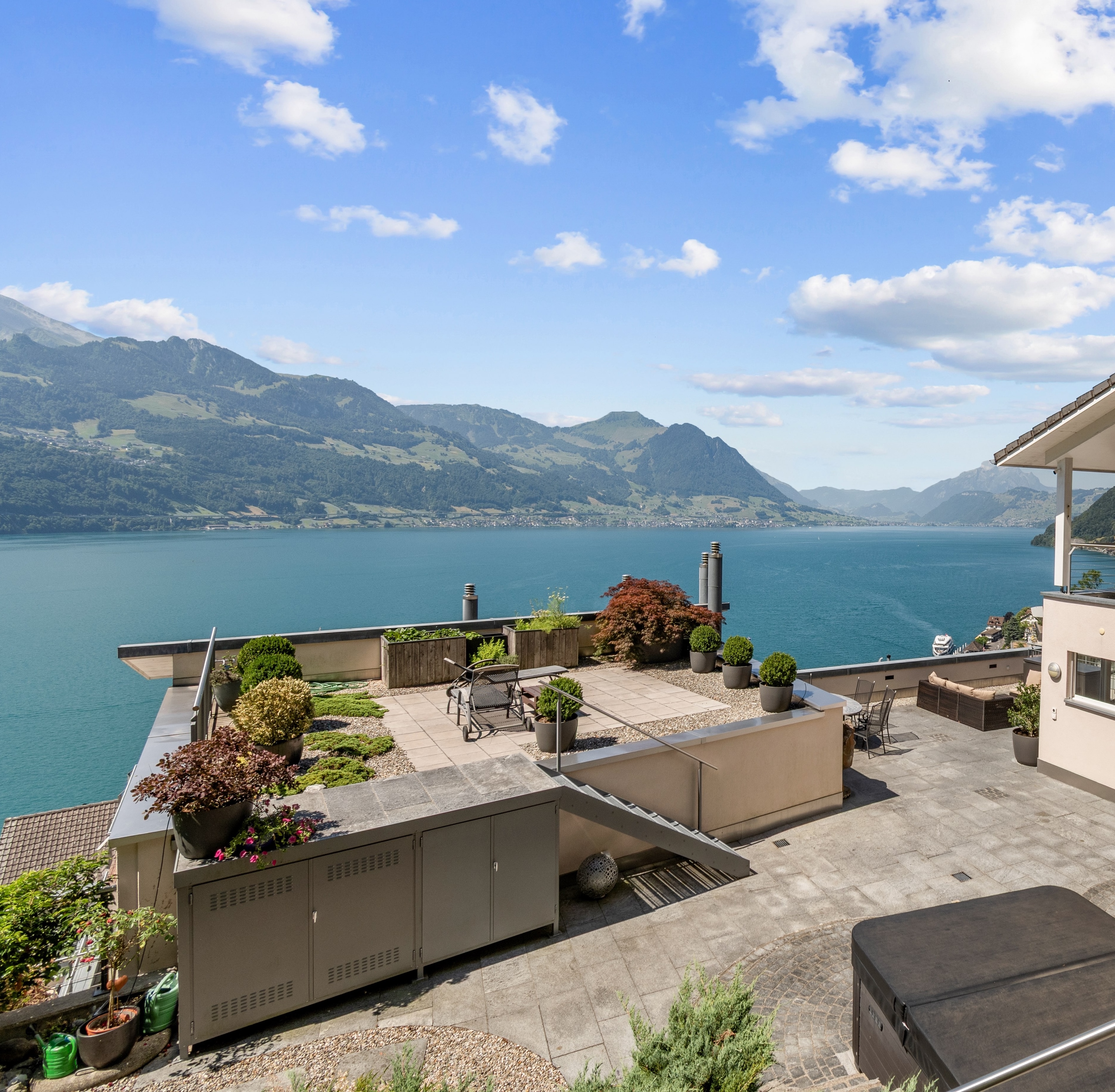 Traumhaftes Wohnen mit riesigem Garten und unverbaubarem See & Alpenpanorama