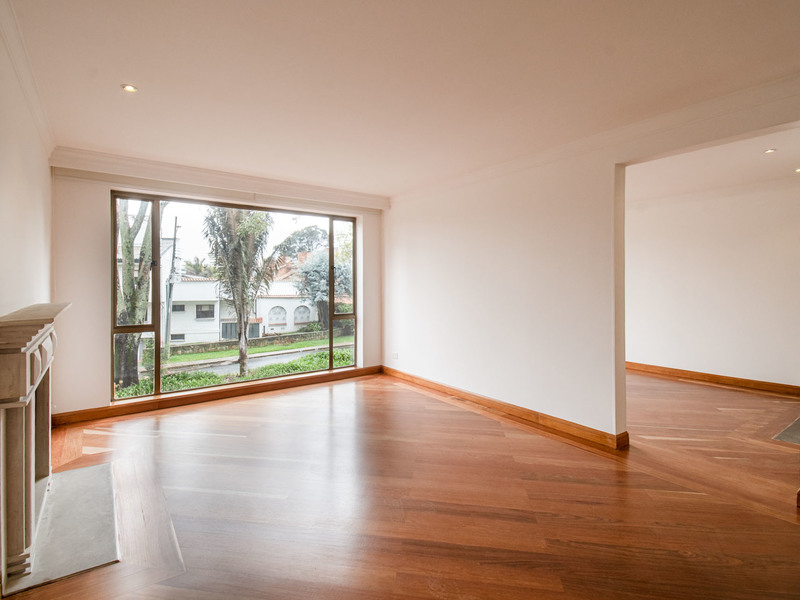 Acogedor apartamento con balcones para venta en Santa Ana Oriental