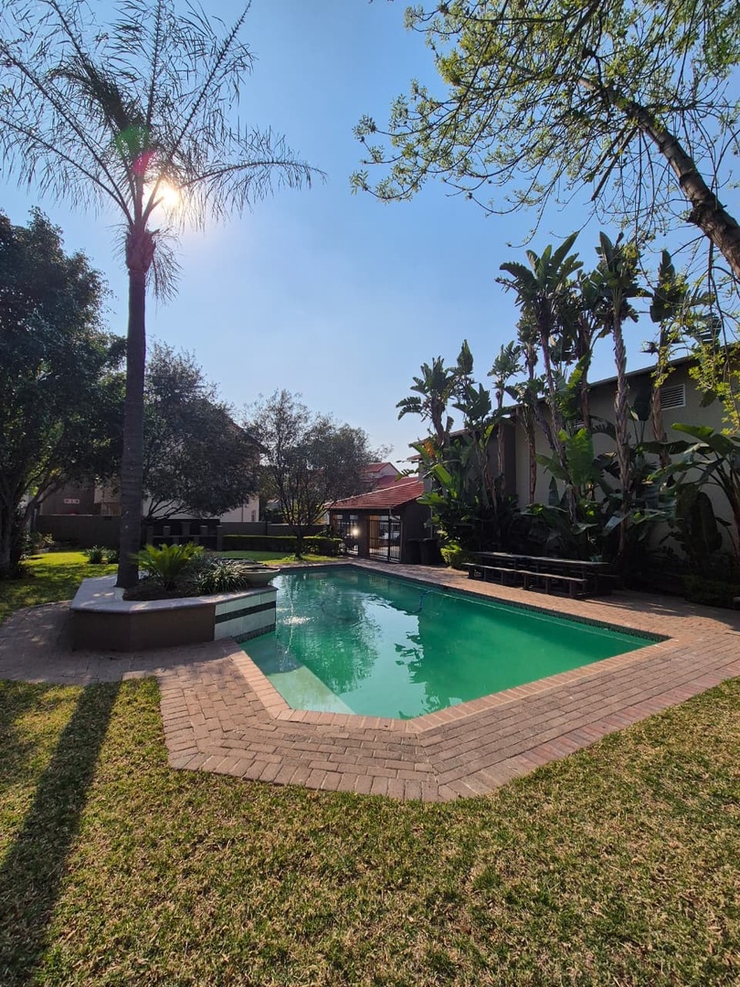 Beautiful 2-Bedroom Loft Apartment to Rent in Paulshof