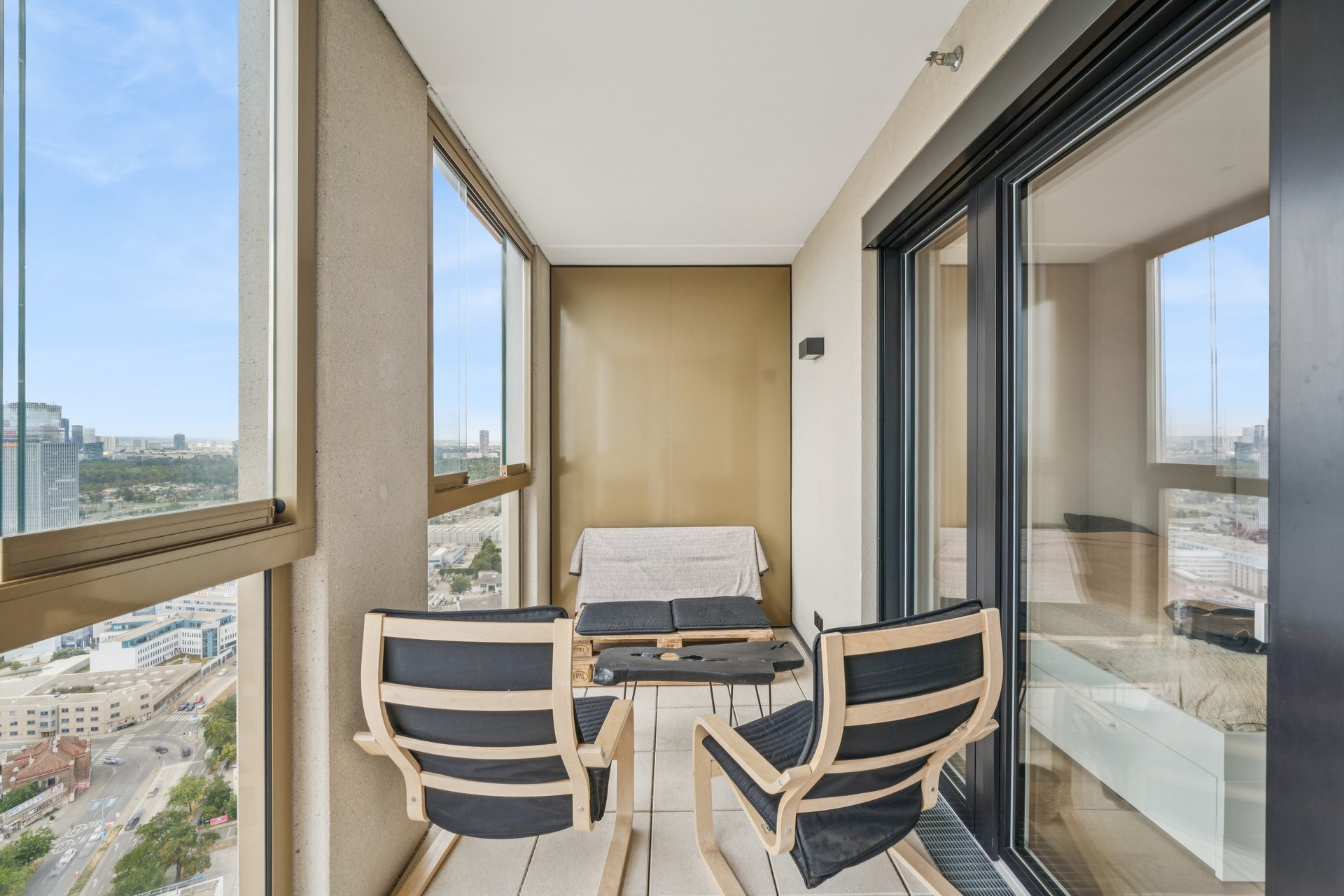 Moderne Anlegerwohnung in einem exklusiven Wohnturm im 30. Obergeschoss