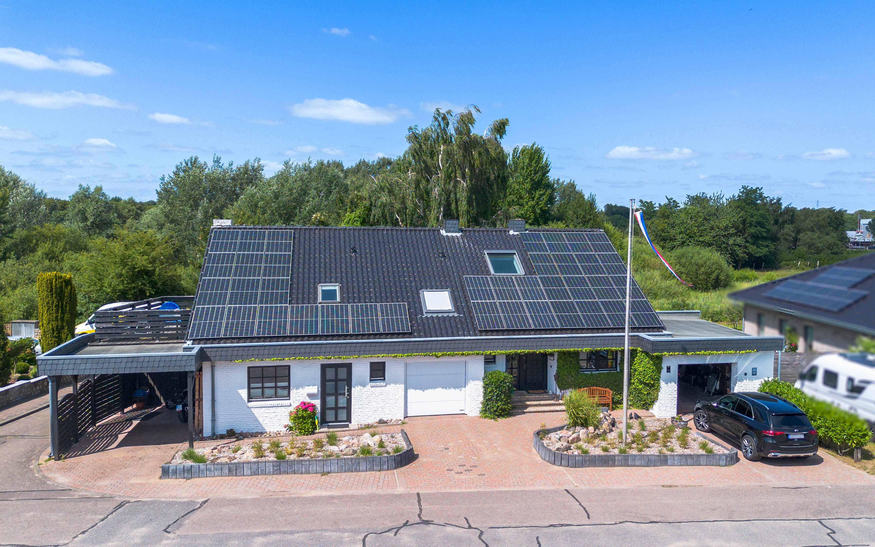 Modernes und energieeffizientes Wohnen mit Kanalblick