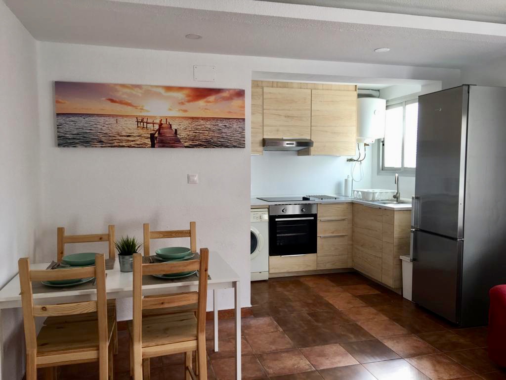 Sunny apartment in Ayora for short term