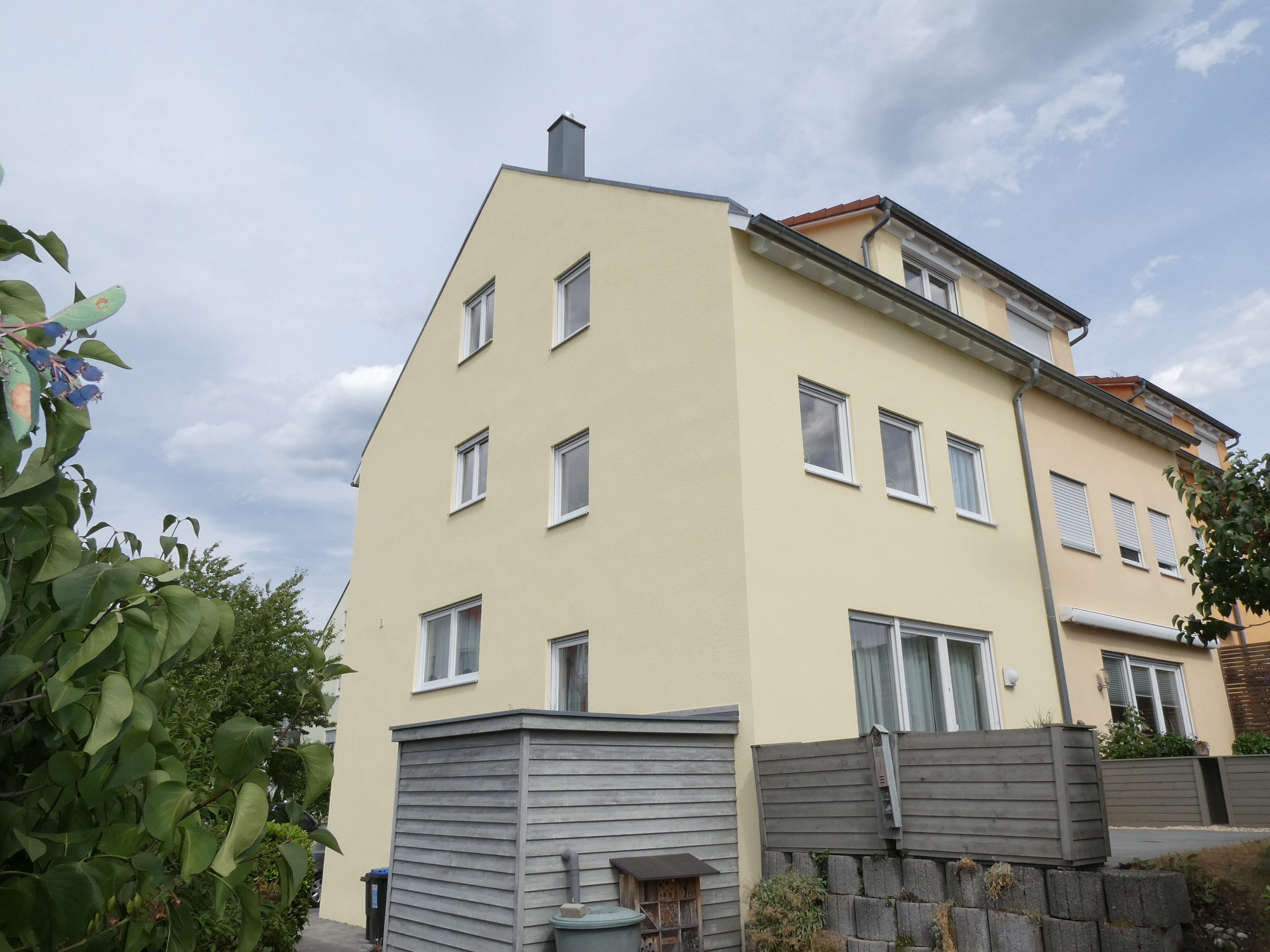 Bestens gepflegtes REH mit Garage und Garten - architektonisch ansprechende Splitt-Level-Bauweise für „bewegliche Bewohner“
