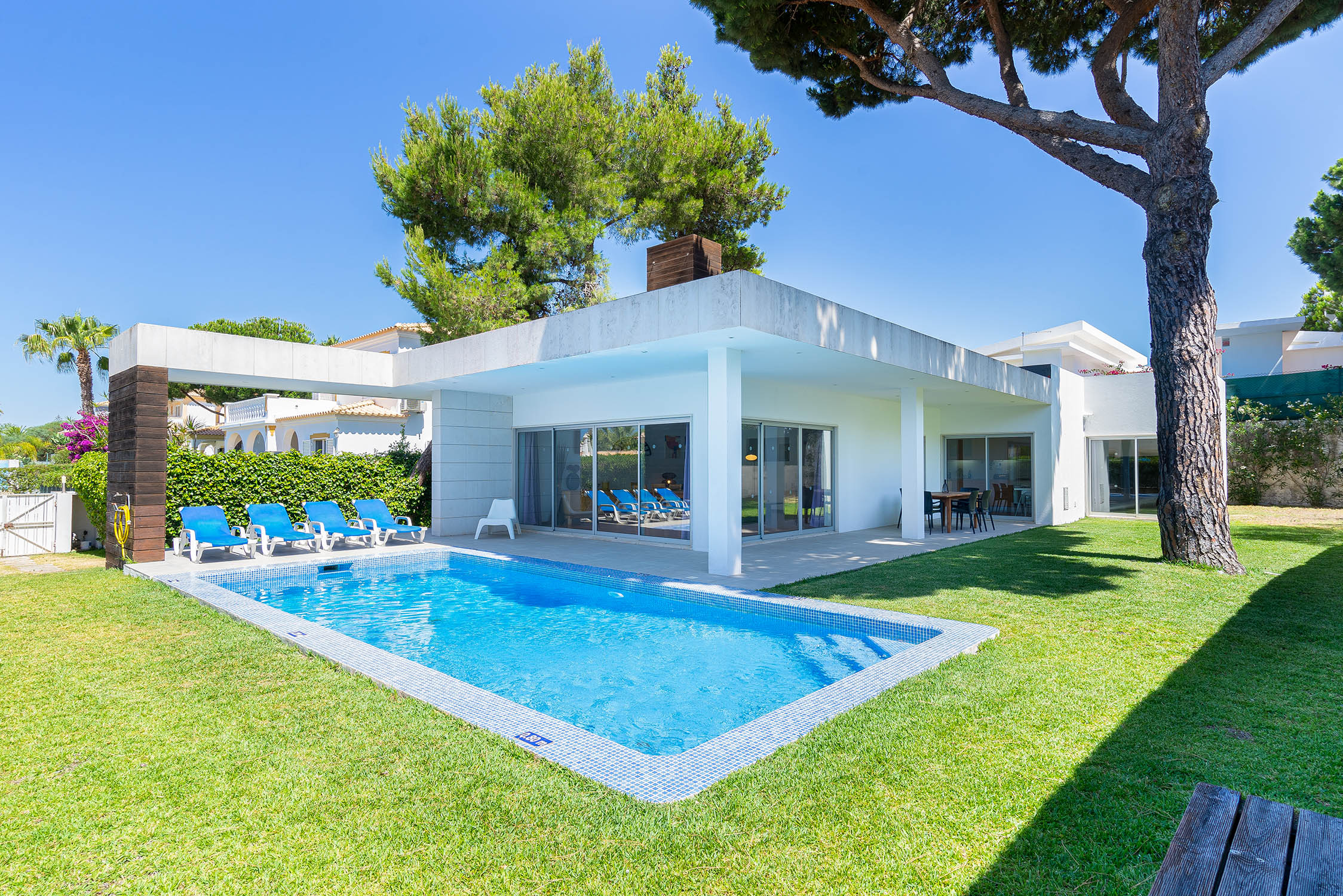 Single-Storey 3-Bed Home with Private Pool in Central Algarve