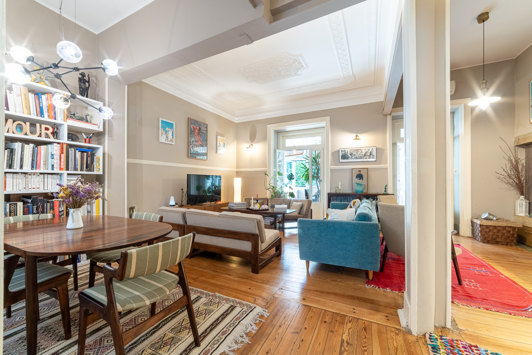 Three-bedroom apartment in Bairro das Colónias