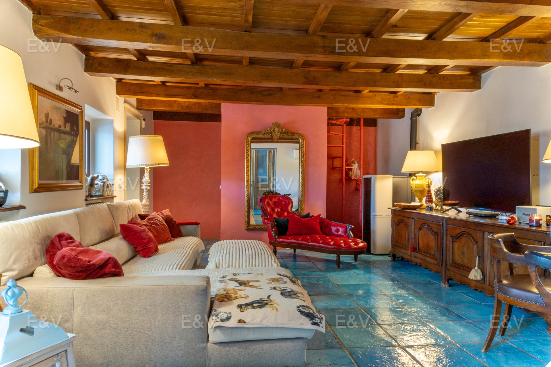 Elegantes Haus mit Dachgeschoss in der Altstadt von Poppi: moderner Komfort und Tradition