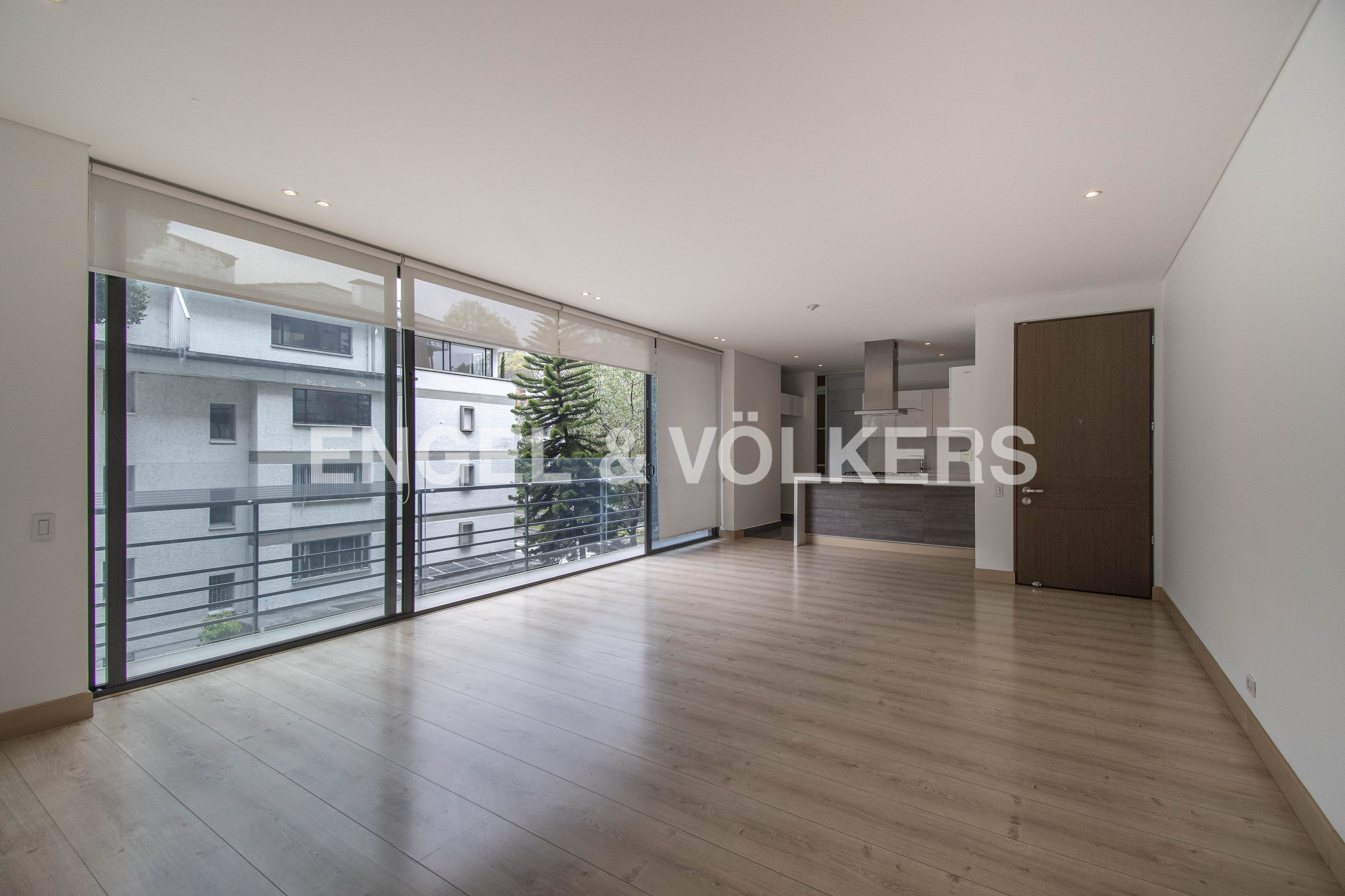 Moderno apartamento con terraza para arriendo en Chicó
