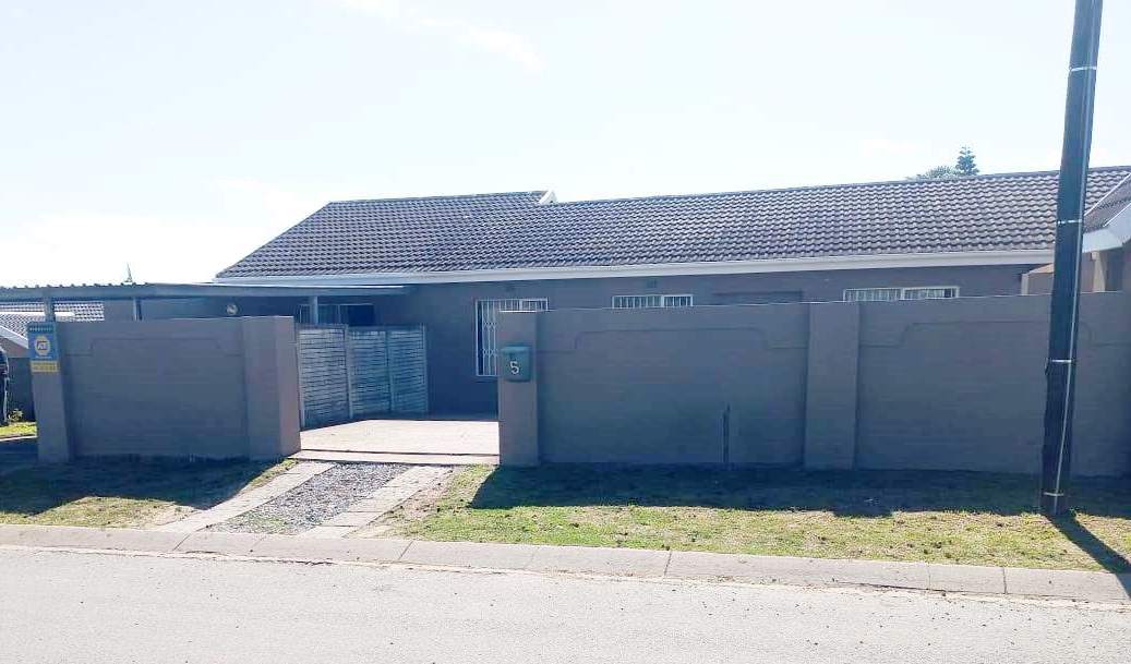 Versatile Family Home with Excellent Income Potential!