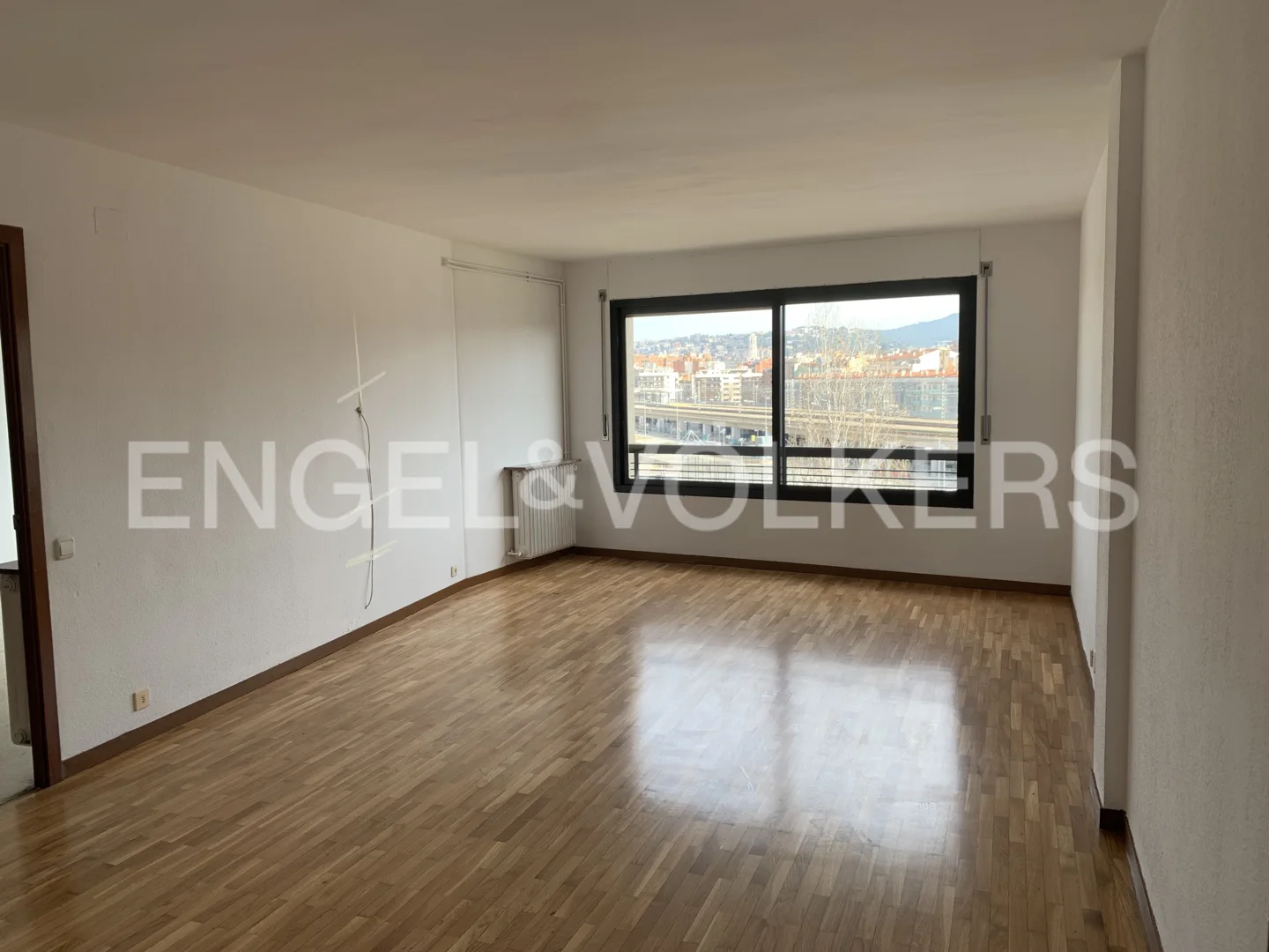 Bright and large apartment in Girona center