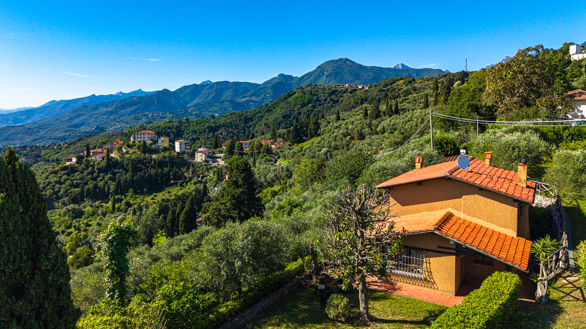 Villa Tramonto, with stunning sea view and possibility of expansion