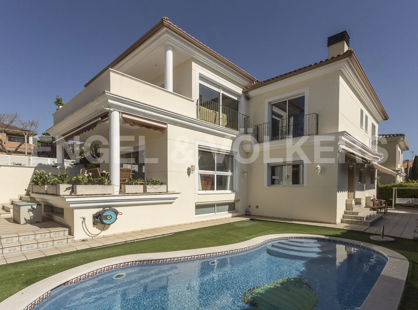 Encantadora casa amb piscina i vistes al mar