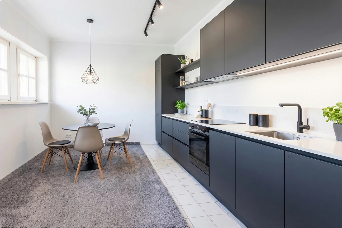 Exklusives Wohnen im Grünen – Großzügige Wohnung mit über 200m² in besonderer Atmosphäre - Foto 4