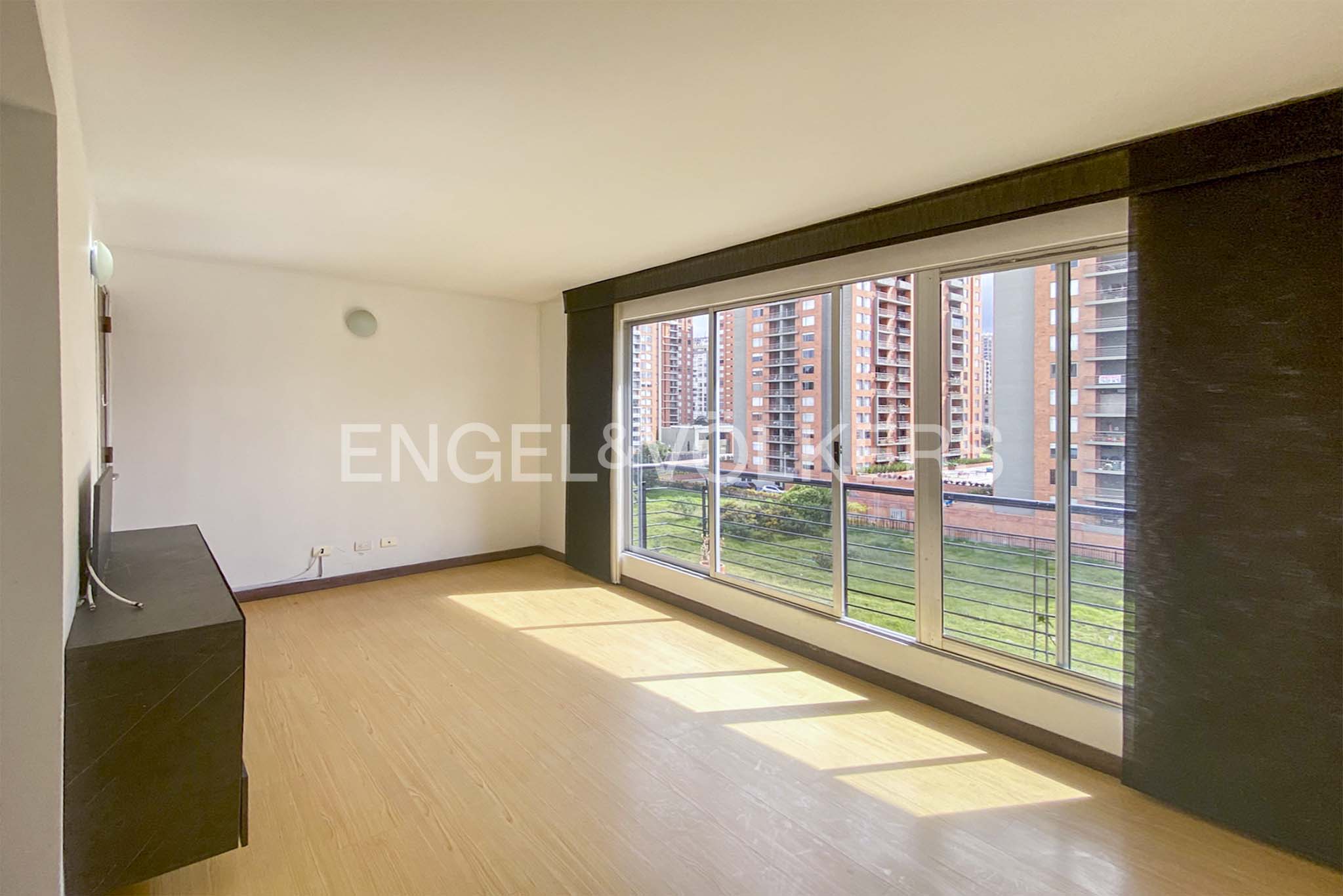 Apartamento con balcones para venta en Colina Campestre