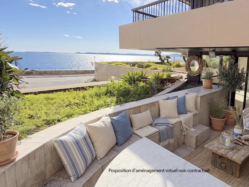 Ground-floor apartment with sea view and outdoor areas