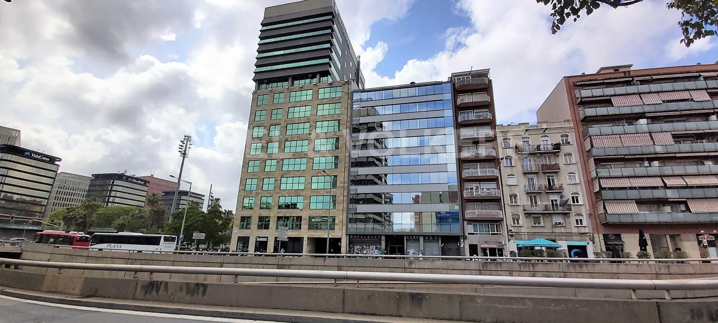 Magnifica oficina exterior de 2 plantas 1098m2 en Gran Via Corts Catalanes