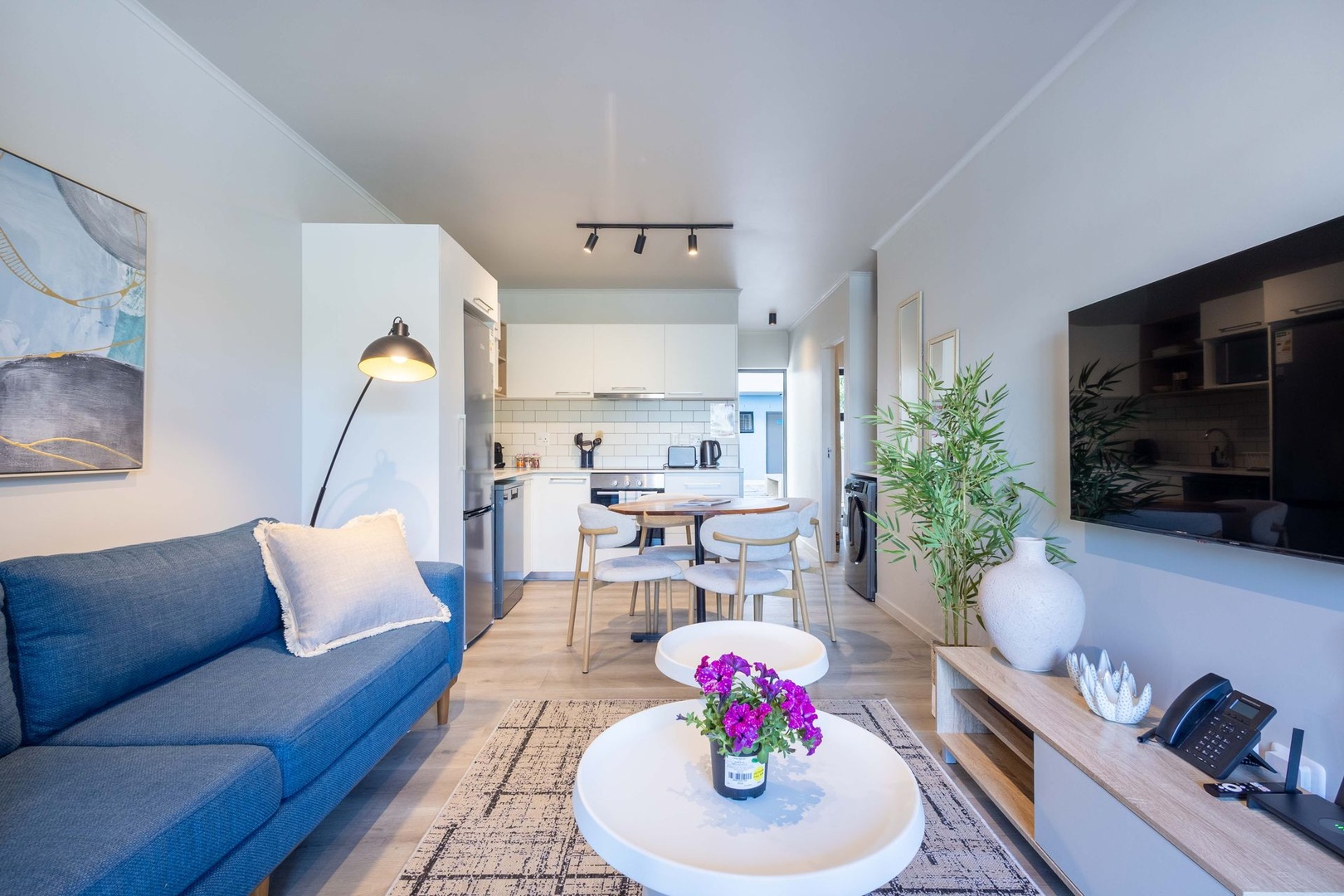 Step into modern luxury — right in the centre of Knysna
