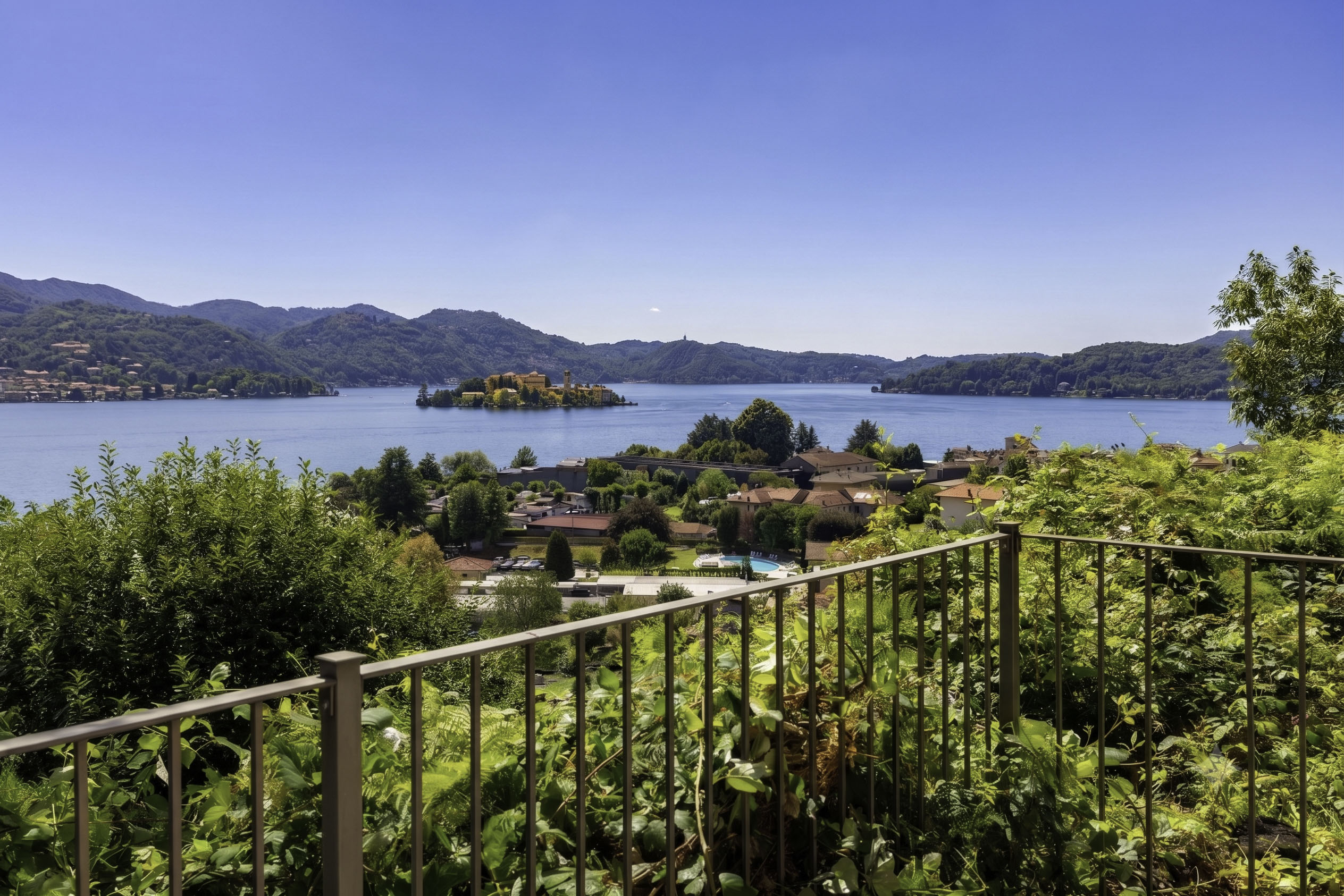 In Pella, a dream overlooking Lake Orta
