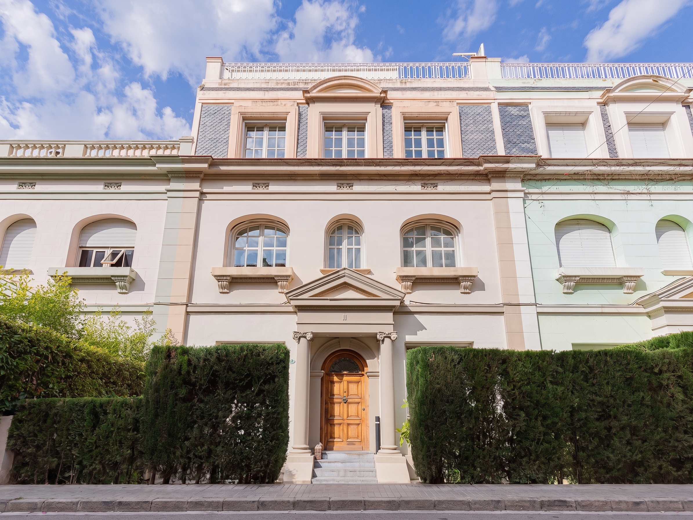 Casa de diseño contemporáneo en exclusivo pasaje de Bonanova