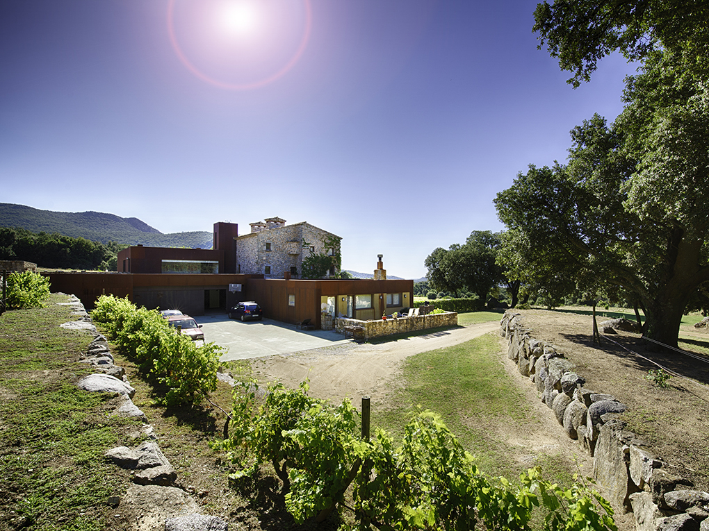 Masia de luxe reformada a l’Alt Empordà amb una parcel·la de 150 hectàrees
