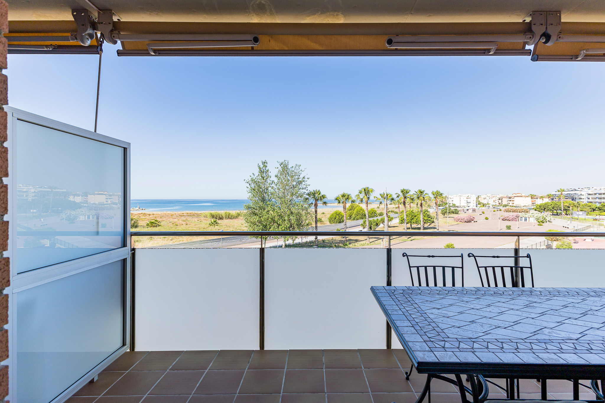 Apartment in erster Meereslinie mit spektakulärem Ausblick