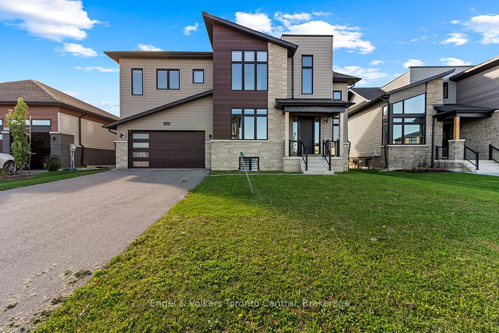 Luxury Rental Six Bedroom  Chalet in Blue Mountain