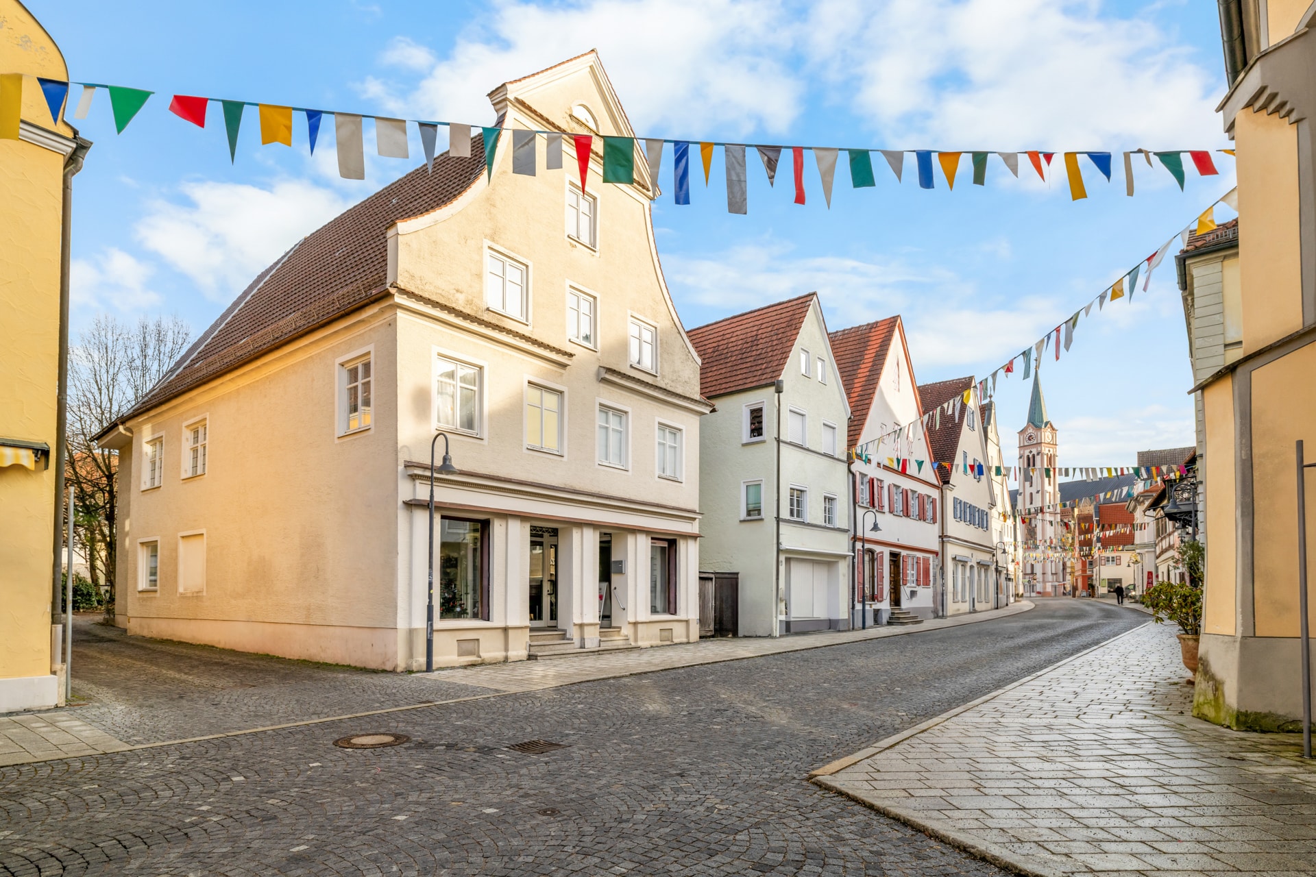 Denkmalgeschütztes Wohn- und Geschäftshaus mit attraktiven Gewerbeeinheiten