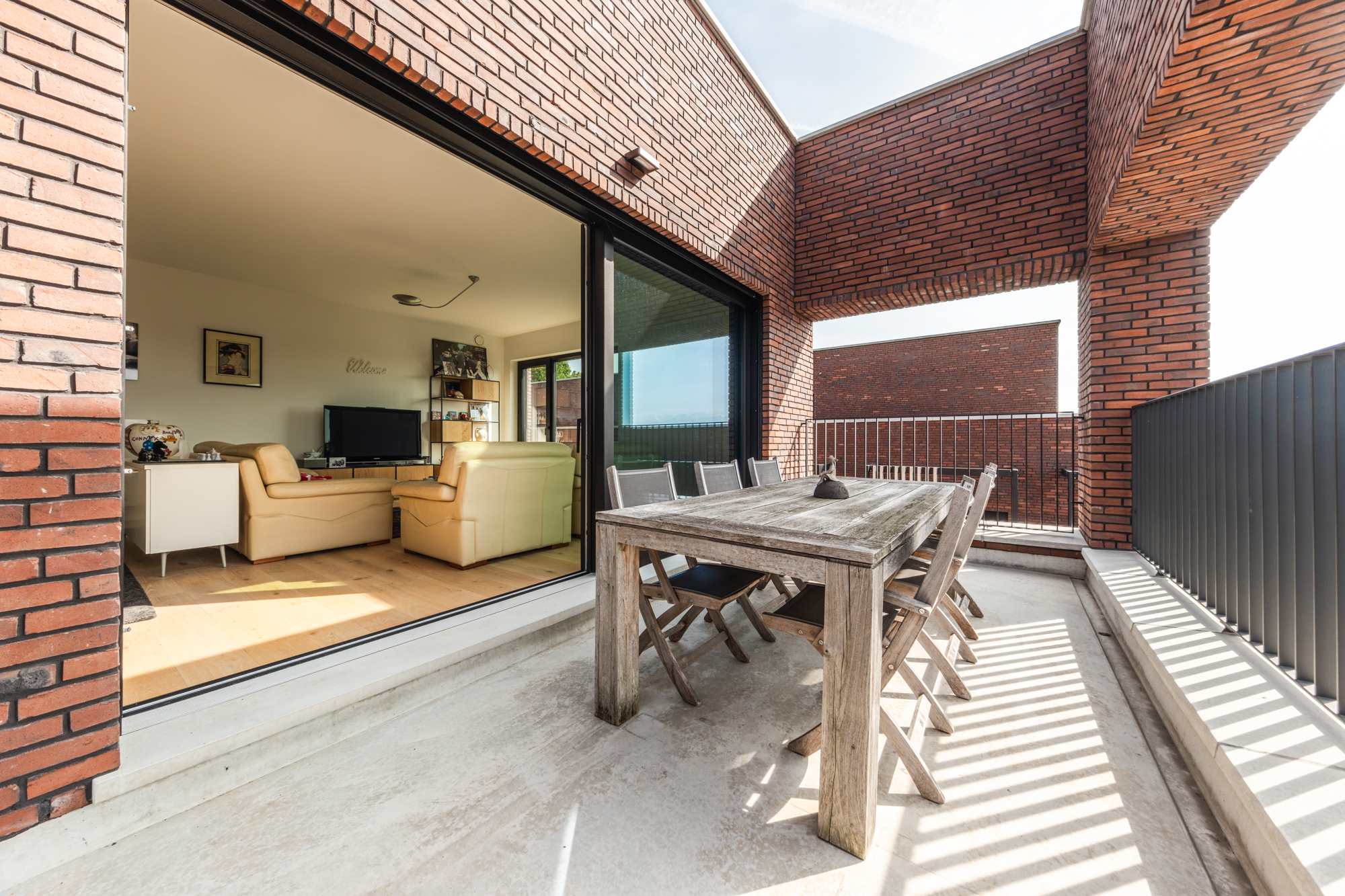 New luxury 2-bedroom apartment with a south-facing terrace