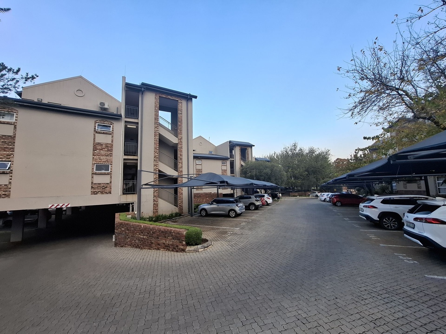 Modern 1-Bedroom Unit at Ivy League