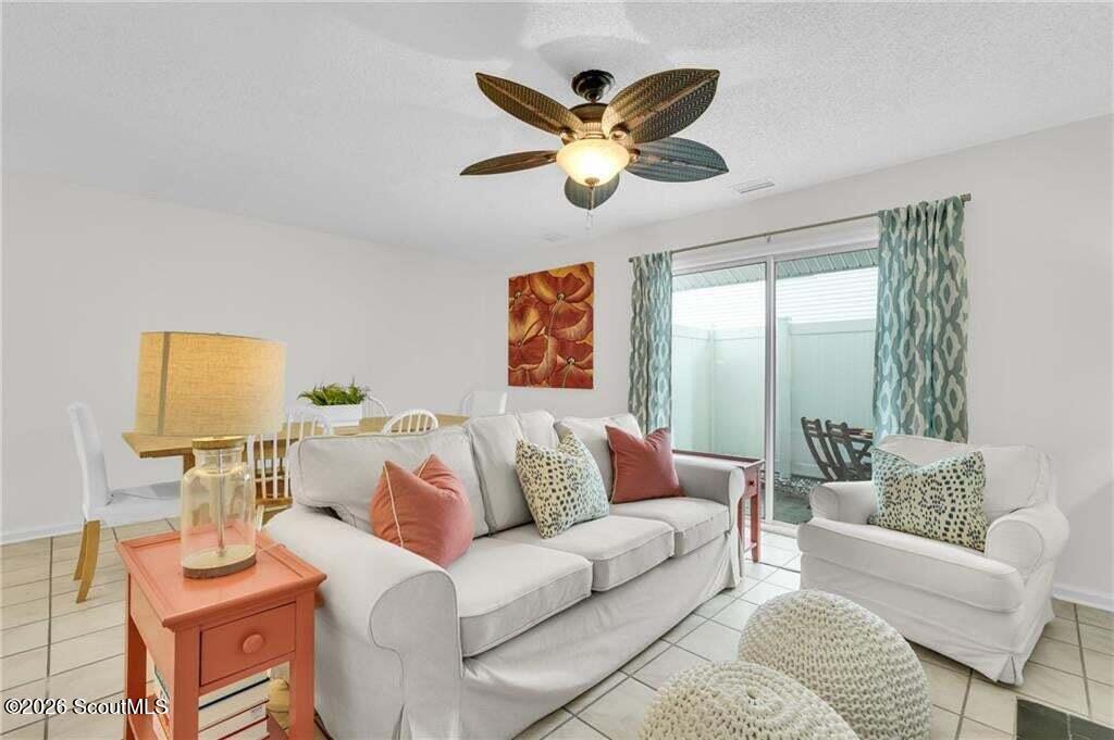 Move right in and start enjoying this condo!