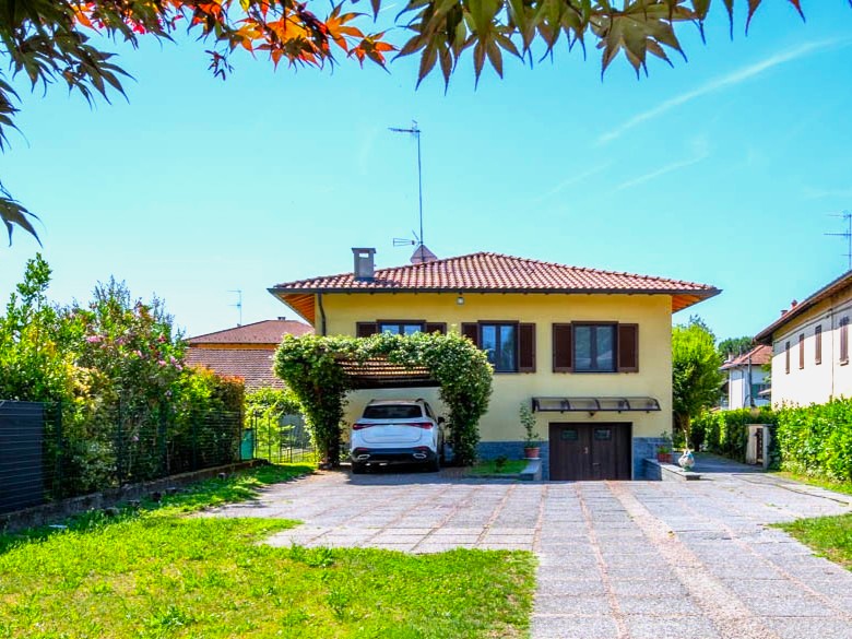 An exclusive retreat in the green heart of Angera