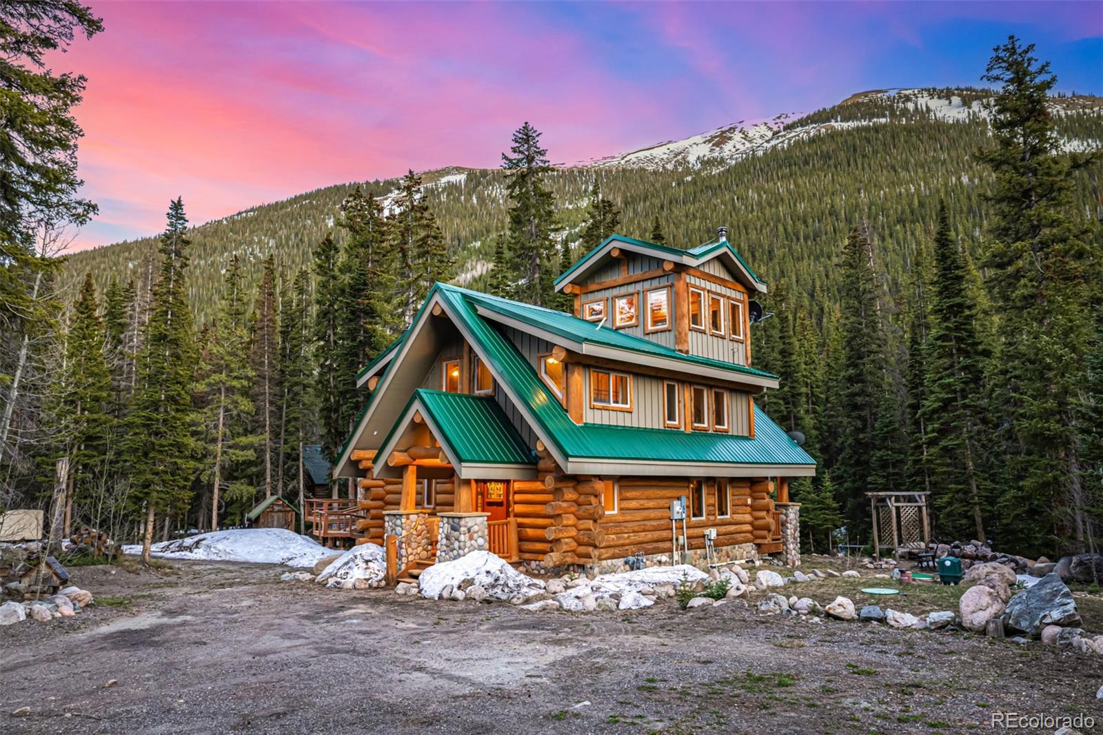 Rustic-Chic Mountain Cabin on Clear Creek