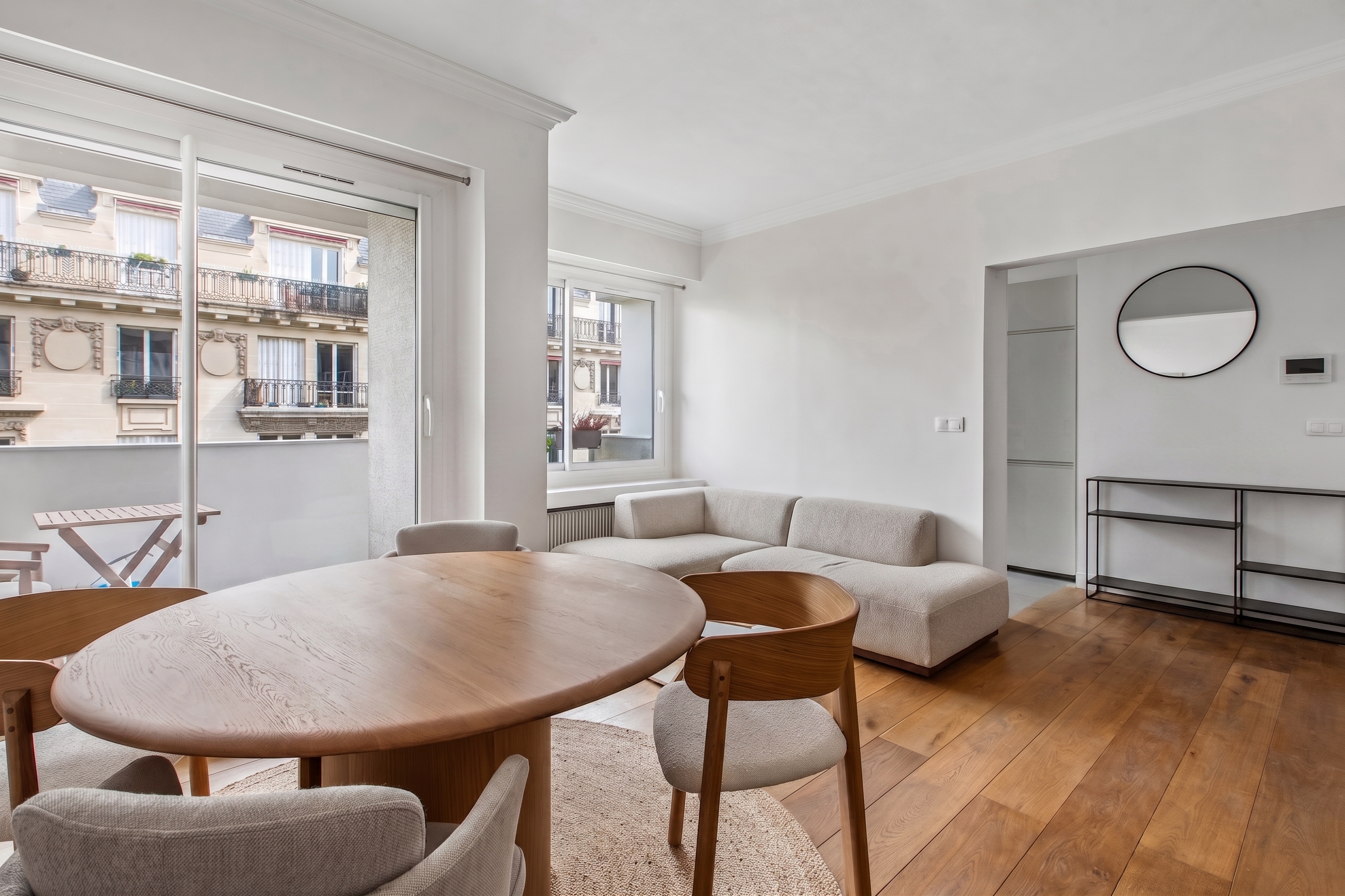 Auteuil – Elegant renovated 1-bedroom with outdoor space