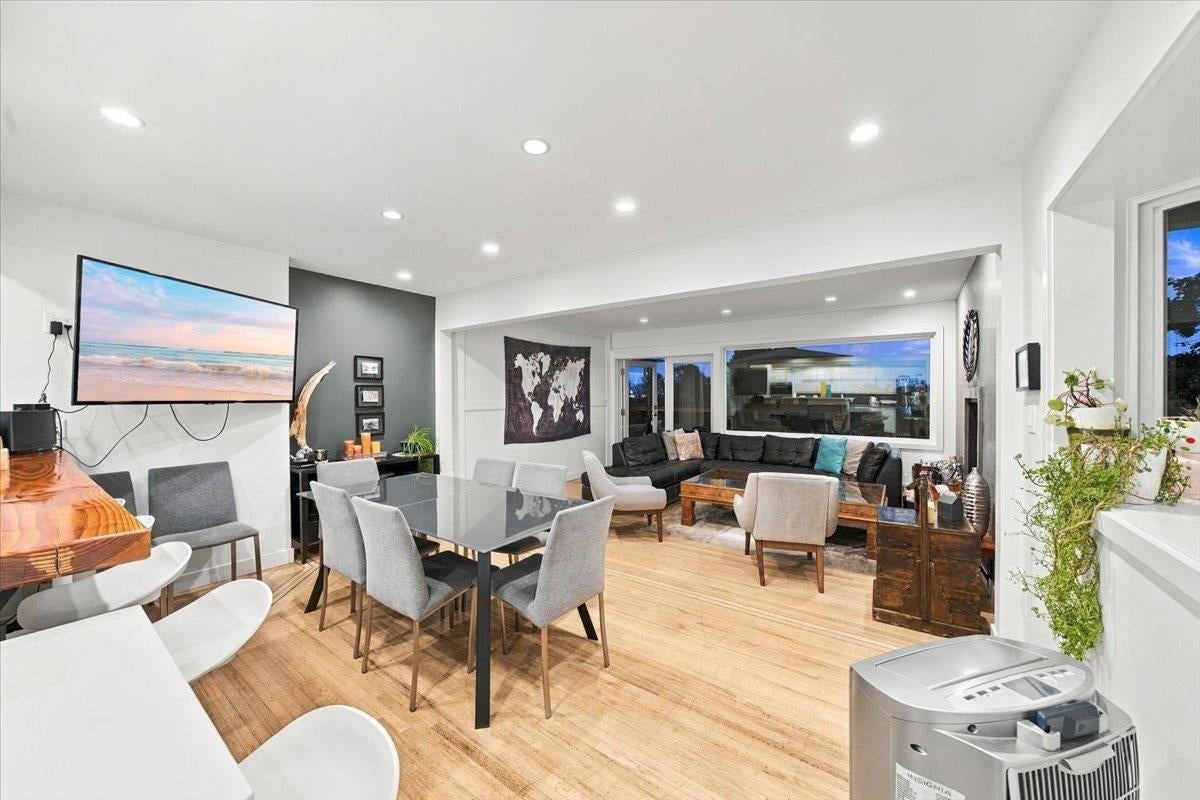 Panoramic City and Water Views in Pemberton Heights!