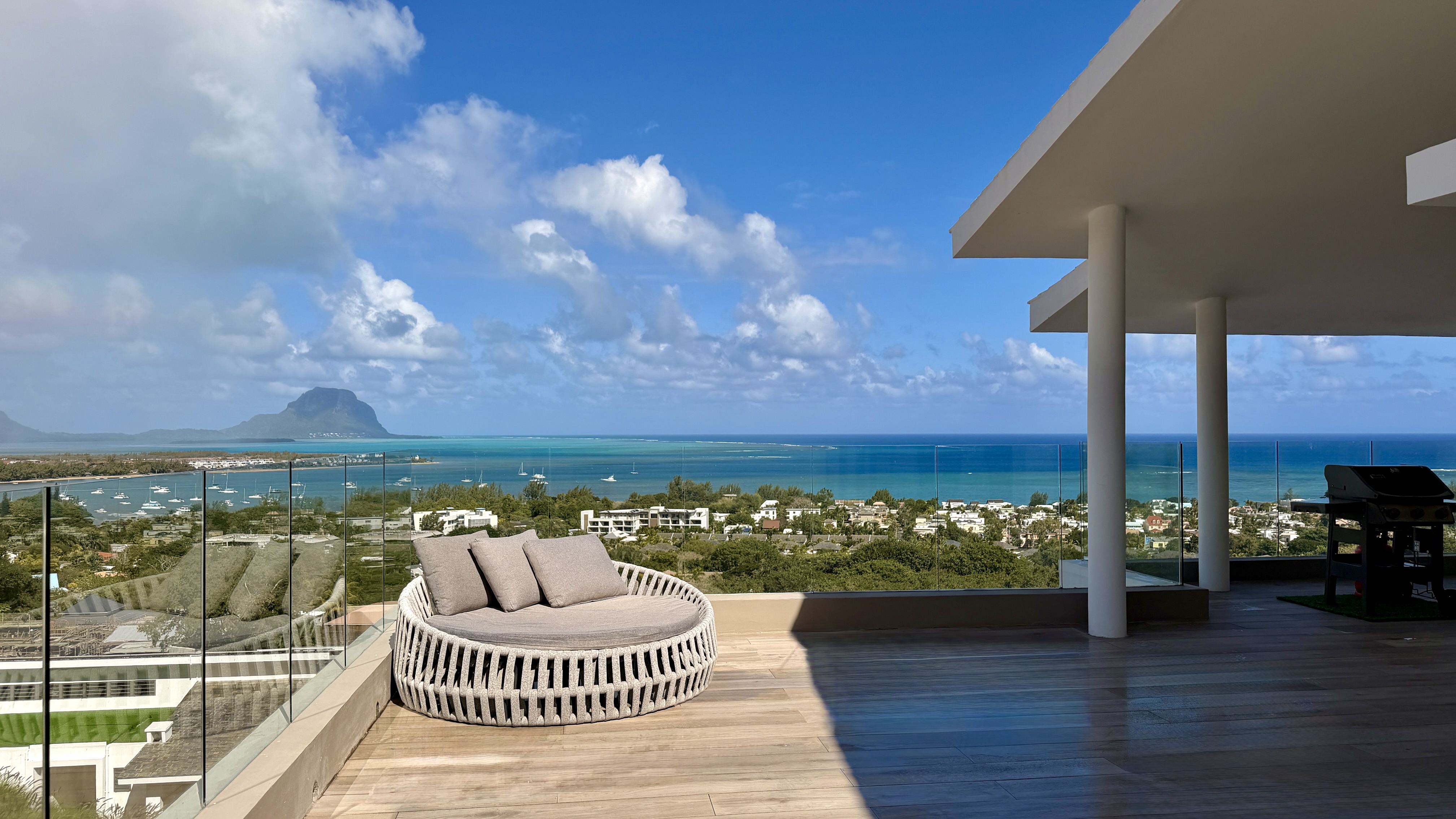 An Exceptional Villa Above the Ocean